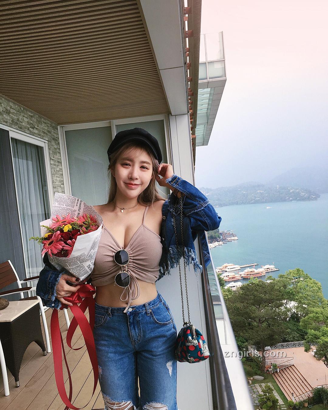 欧派命理师黄麟 性感泳装开放咨询