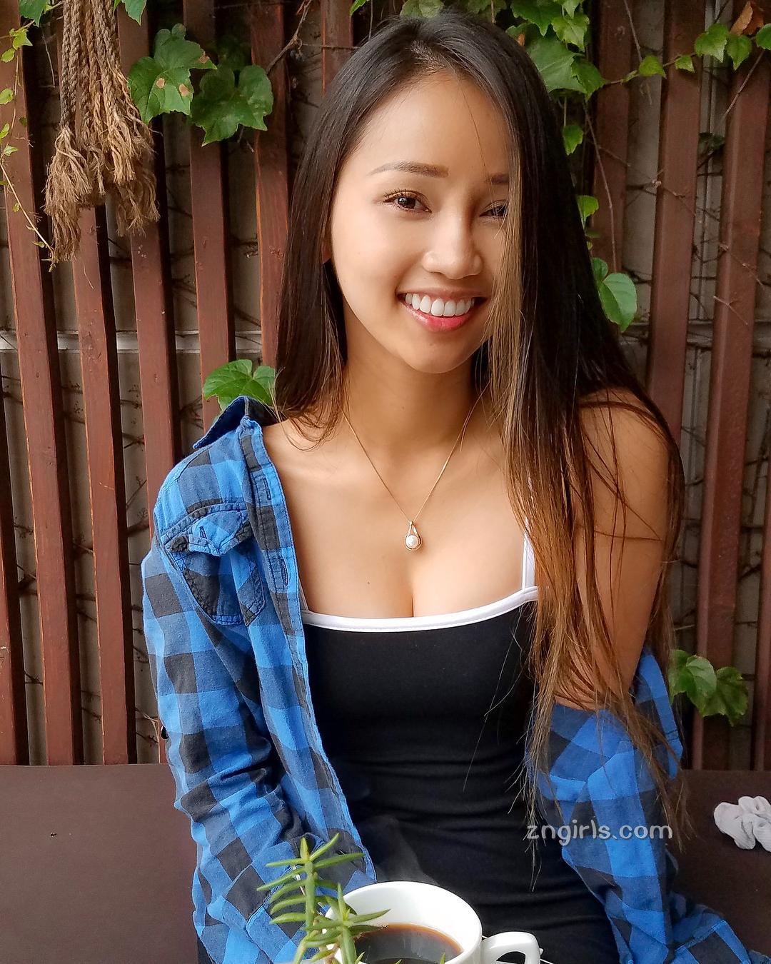 正妹Faye Miah中路打开 东方制造与西方培育