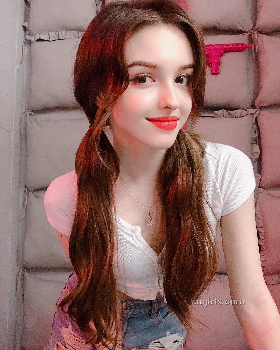 当中亚美女遇上韩式打扮Karimova Elina