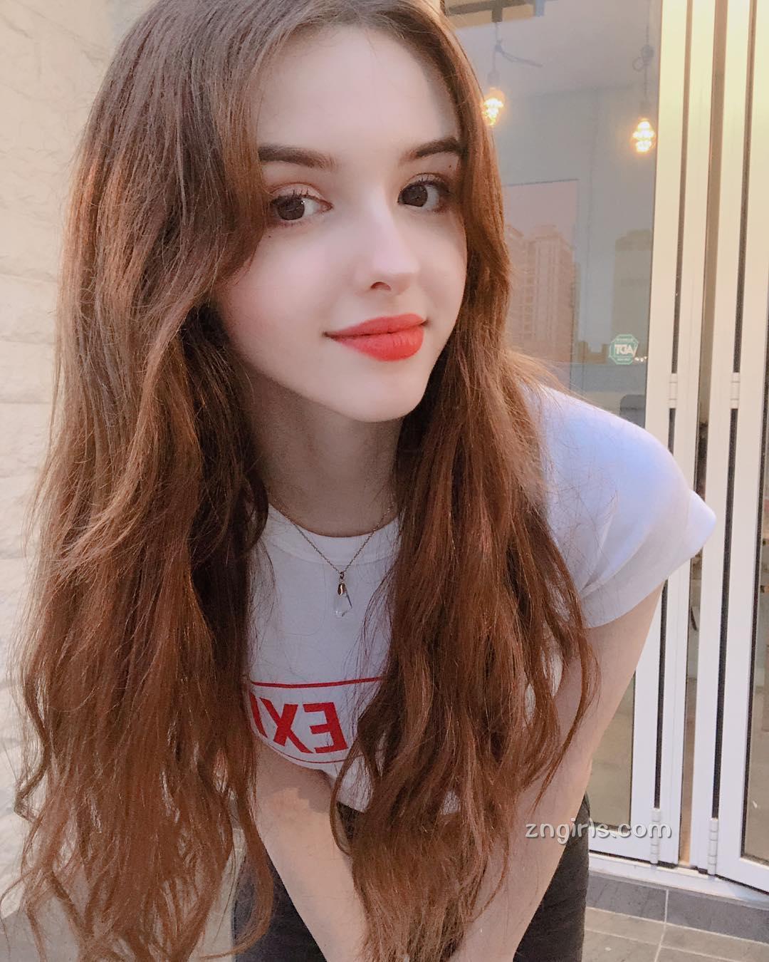 当中亚美女遇上韩式打扮Karimova Elina