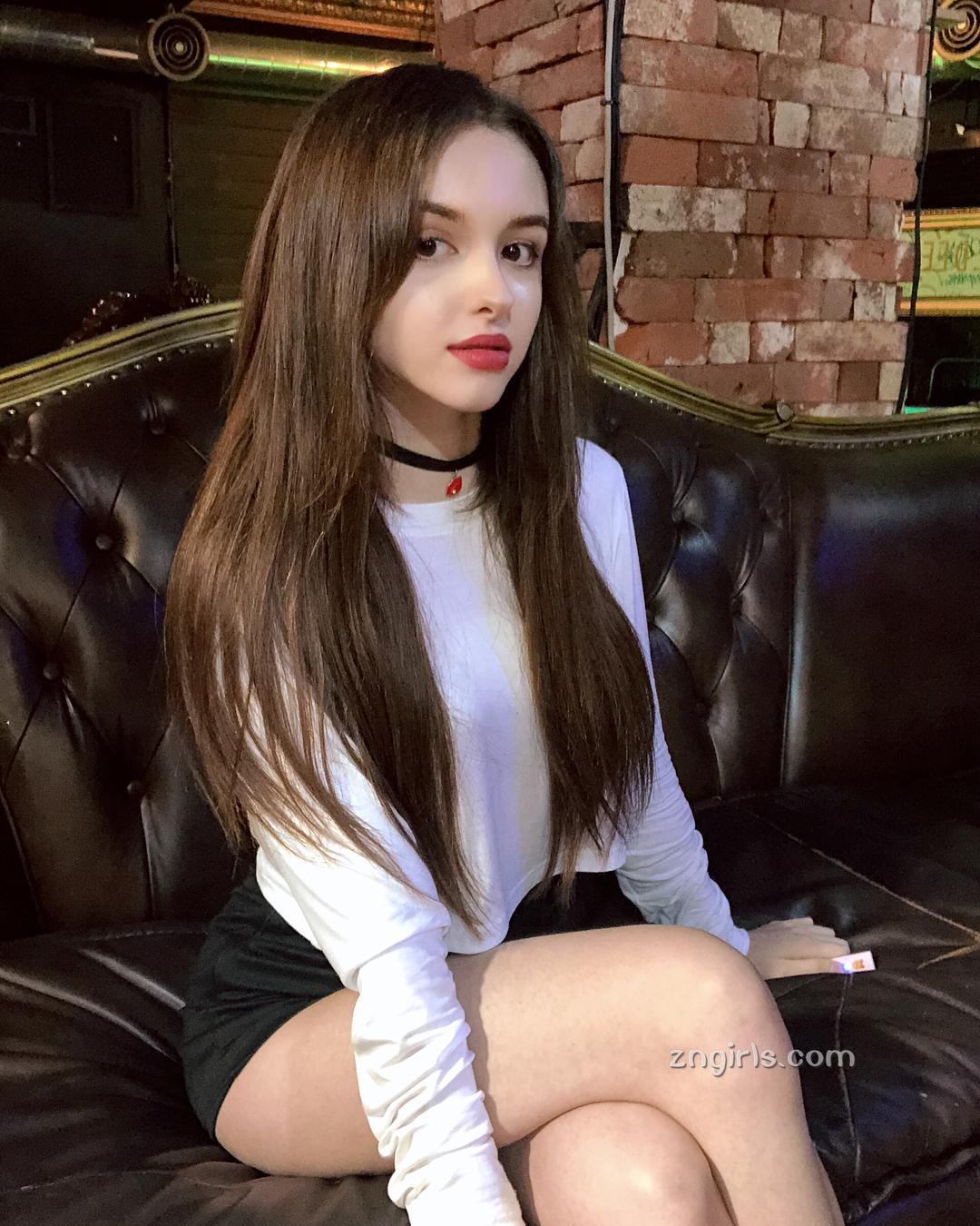 当中亚美女遇上韩式打扮Karimova Elina