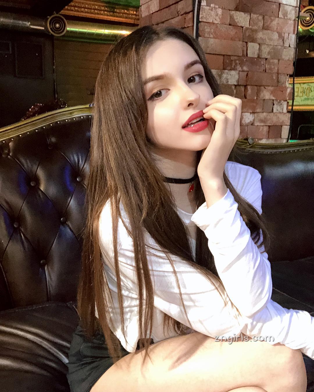 当中亚美女遇上韩式打扮Karimova Elina