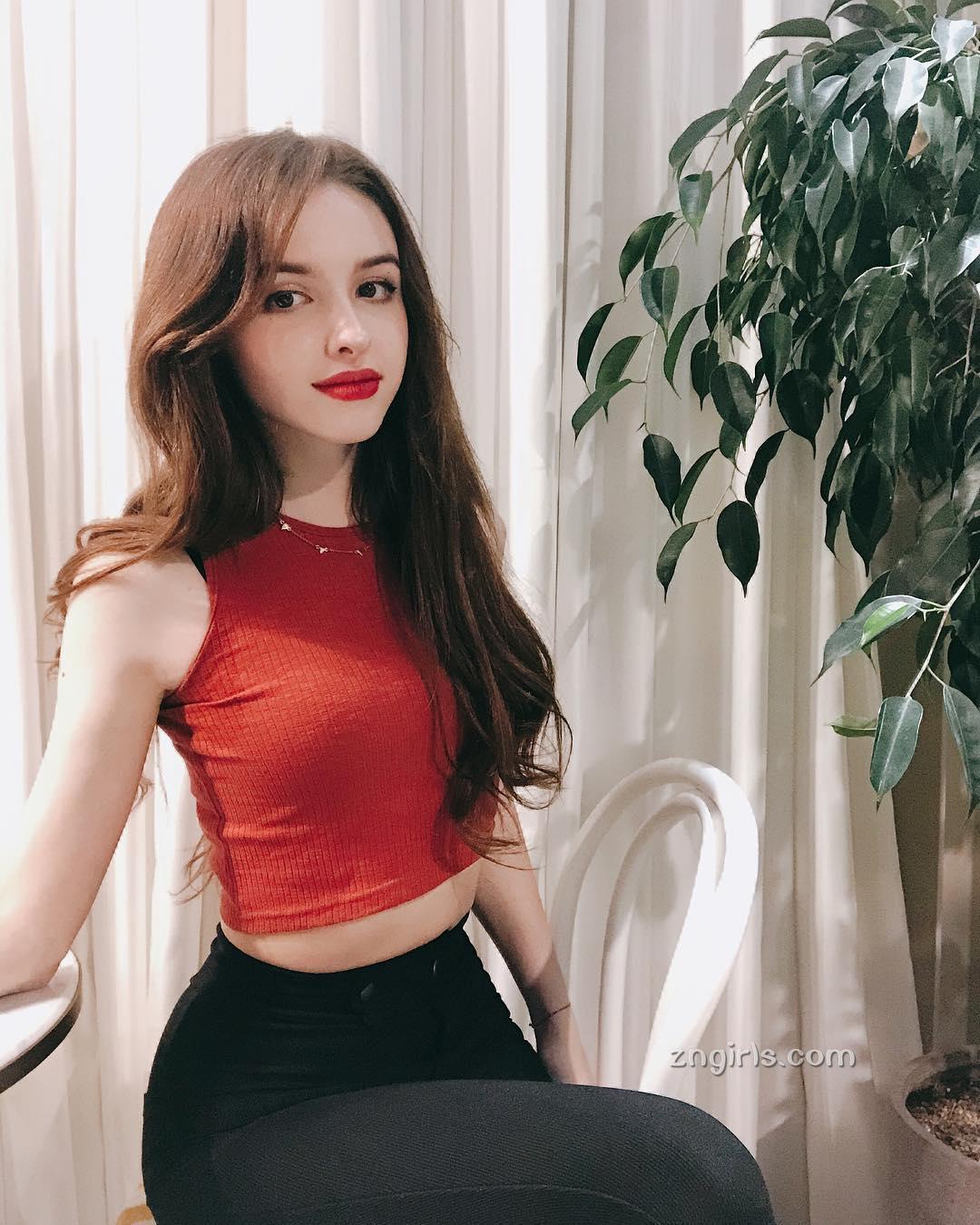 当中亚美女遇上韩式打扮Karimova Elina