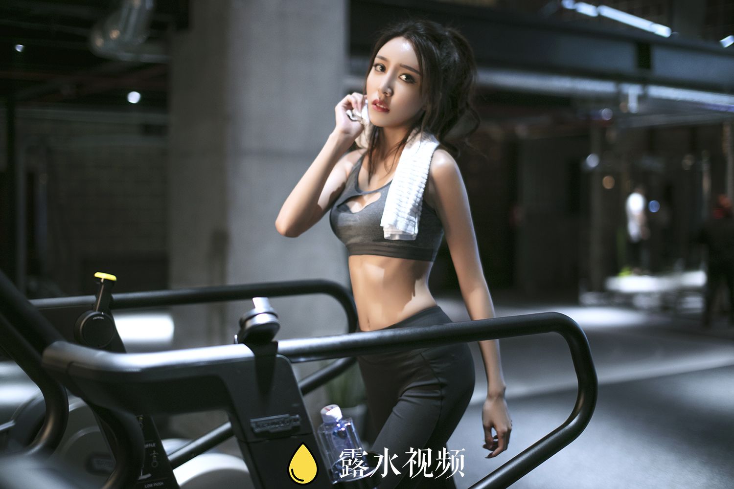 Maria- [露水TV]高清写真图 香汗淋淋