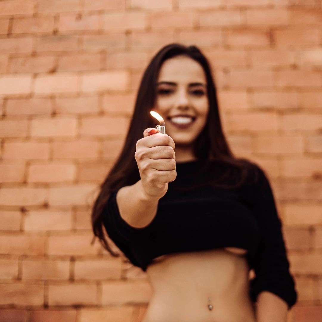 Victoria Passos- 巴西很潮湿 甜笑好身材