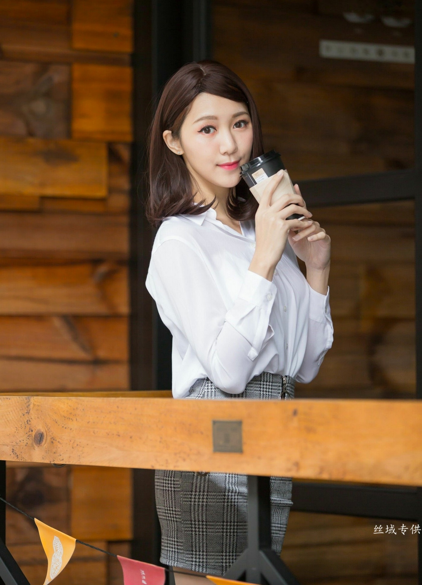 Gallery - 台湾正妹彭琁信义区职场风写真，OL制服诱惑与时尚穿搭街拍特辑台湾气质街拍女神 彭琁女神私房照_秀色女神 - image 15