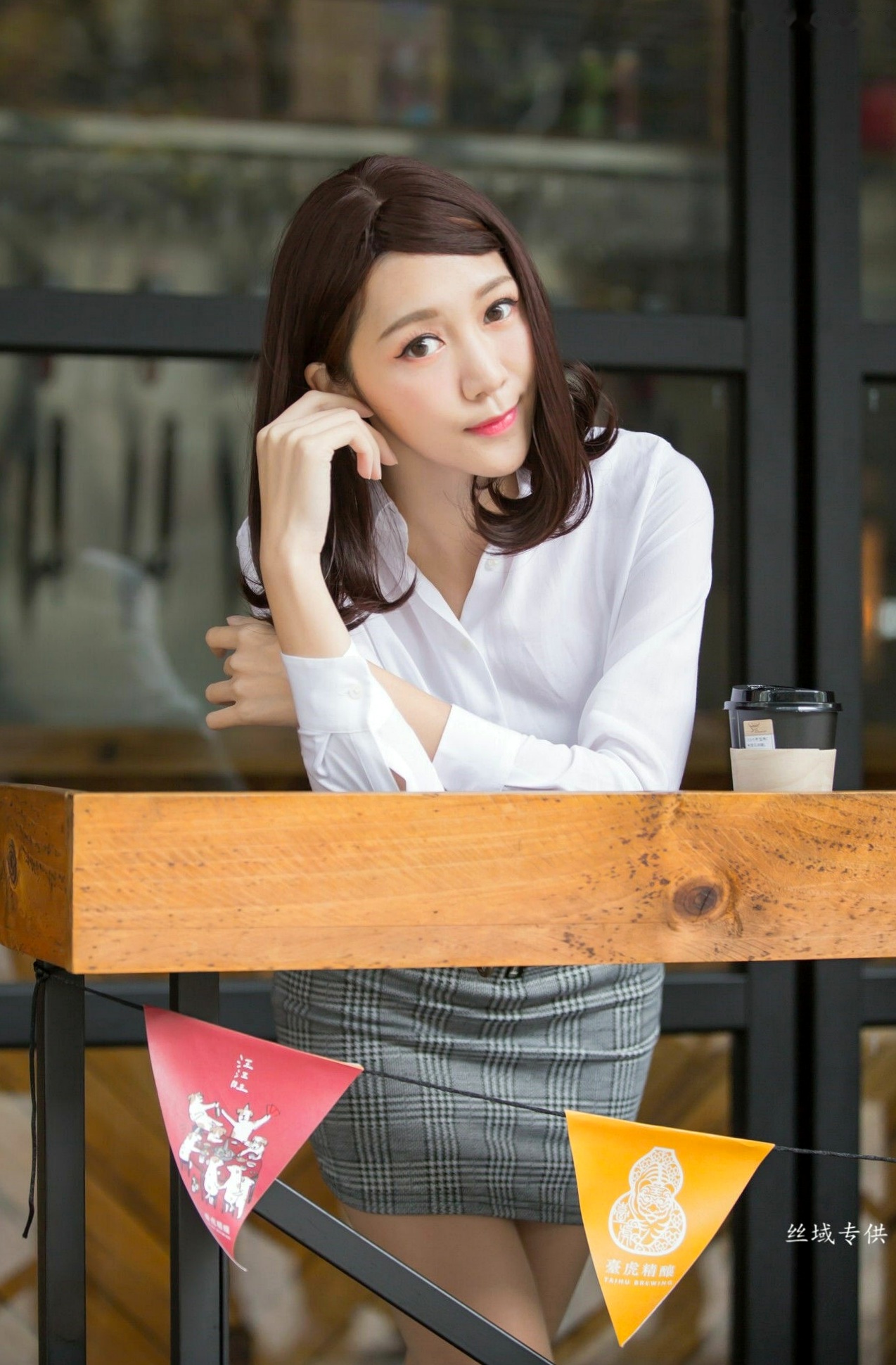 Gallery - 台湾正妹彭琁信义区职场风写真，OL制服诱惑与时尚穿搭街拍特辑台湾气质街拍女神 彭琁女神私房照_秀色女神 - image 18
