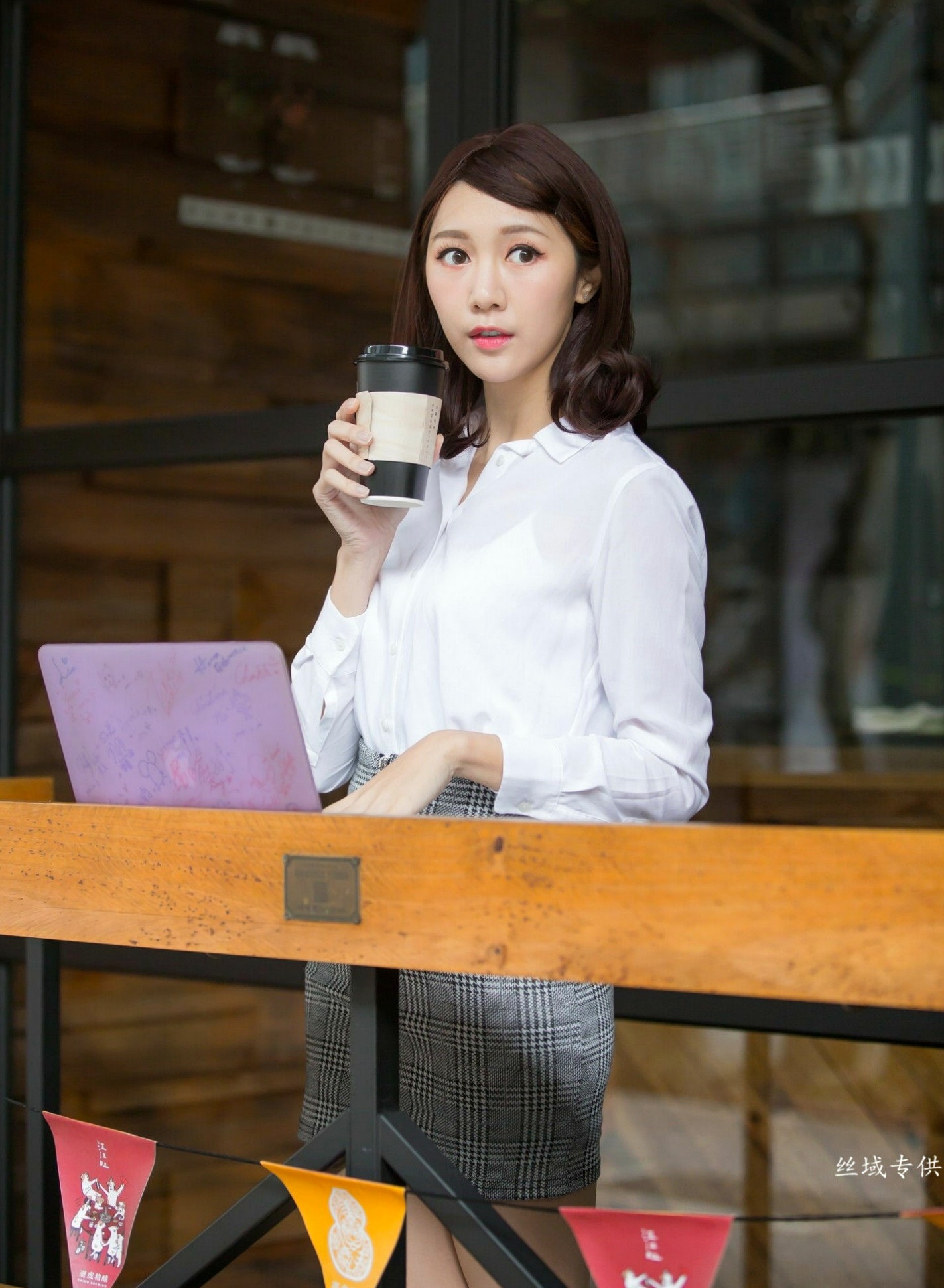 Gallery - 台湾正妹彭琁信义区职场风写真，OL制服诱惑与时尚穿搭街拍特辑台湾气质街拍女神 彭琁女神私房照_秀色女神 - image 26