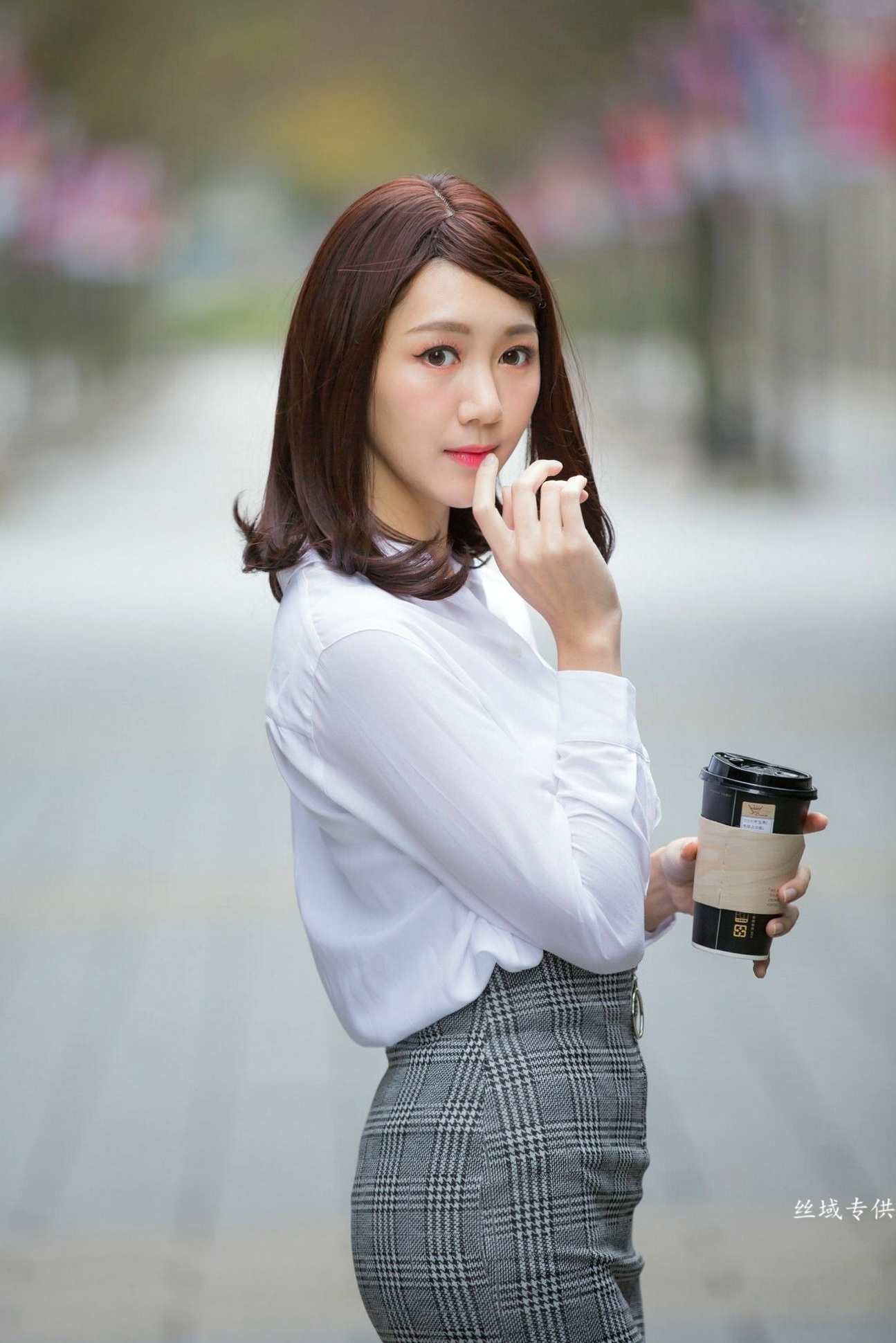 Gallery - 台湾正妹彭琁信义区职场风写真，OL制服诱惑与时尚穿搭街拍特辑台湾气质街拍女神 彭琁女神私房照_秀色女神 - image 27
