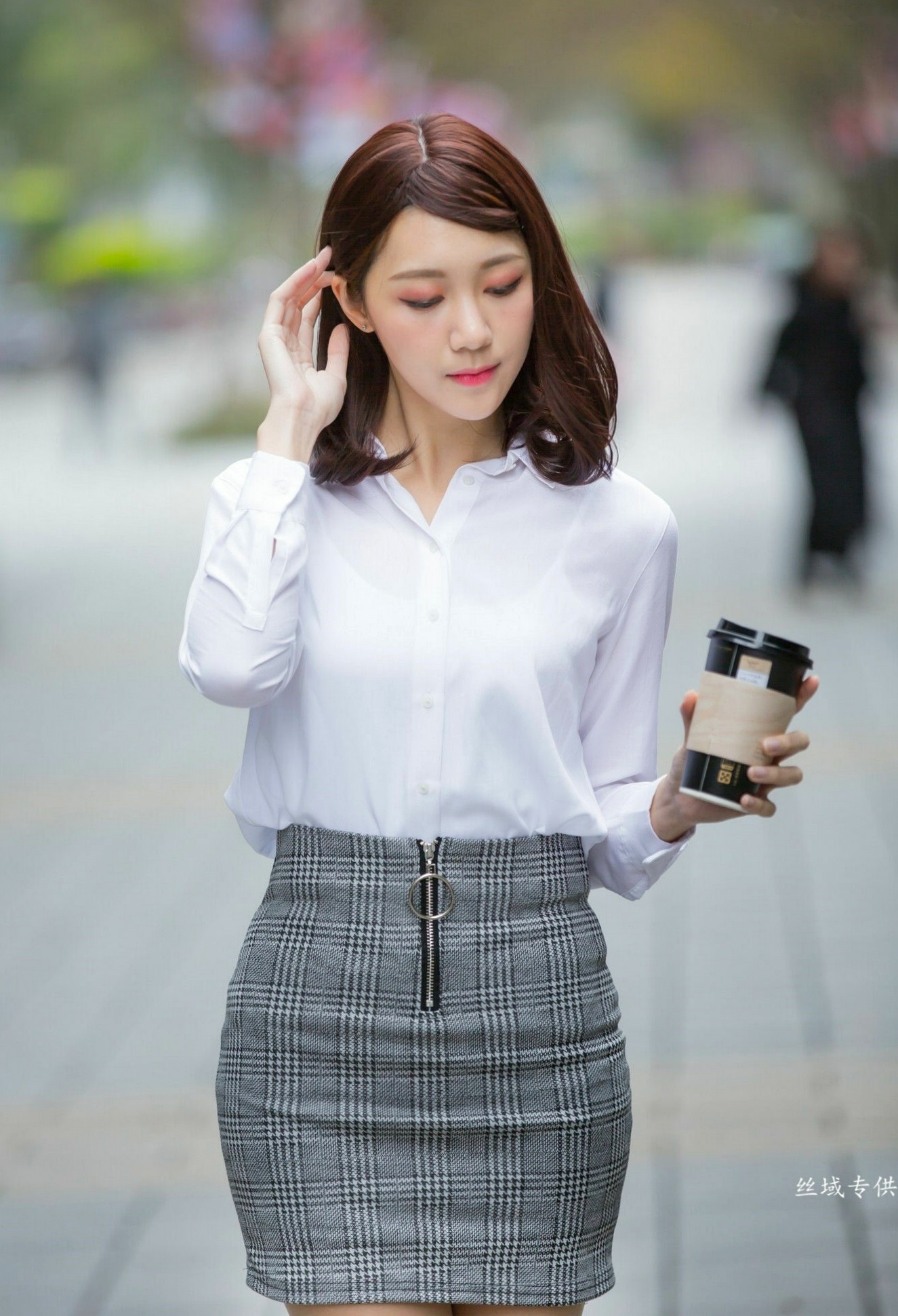 Gallery - 台湾正妹彭琁信义区职场风写真，OL制服诱惑与时尚穿搭街拍特辑台湾气质街拍女神 彭琁女神私房照_秀色女神 - image 29