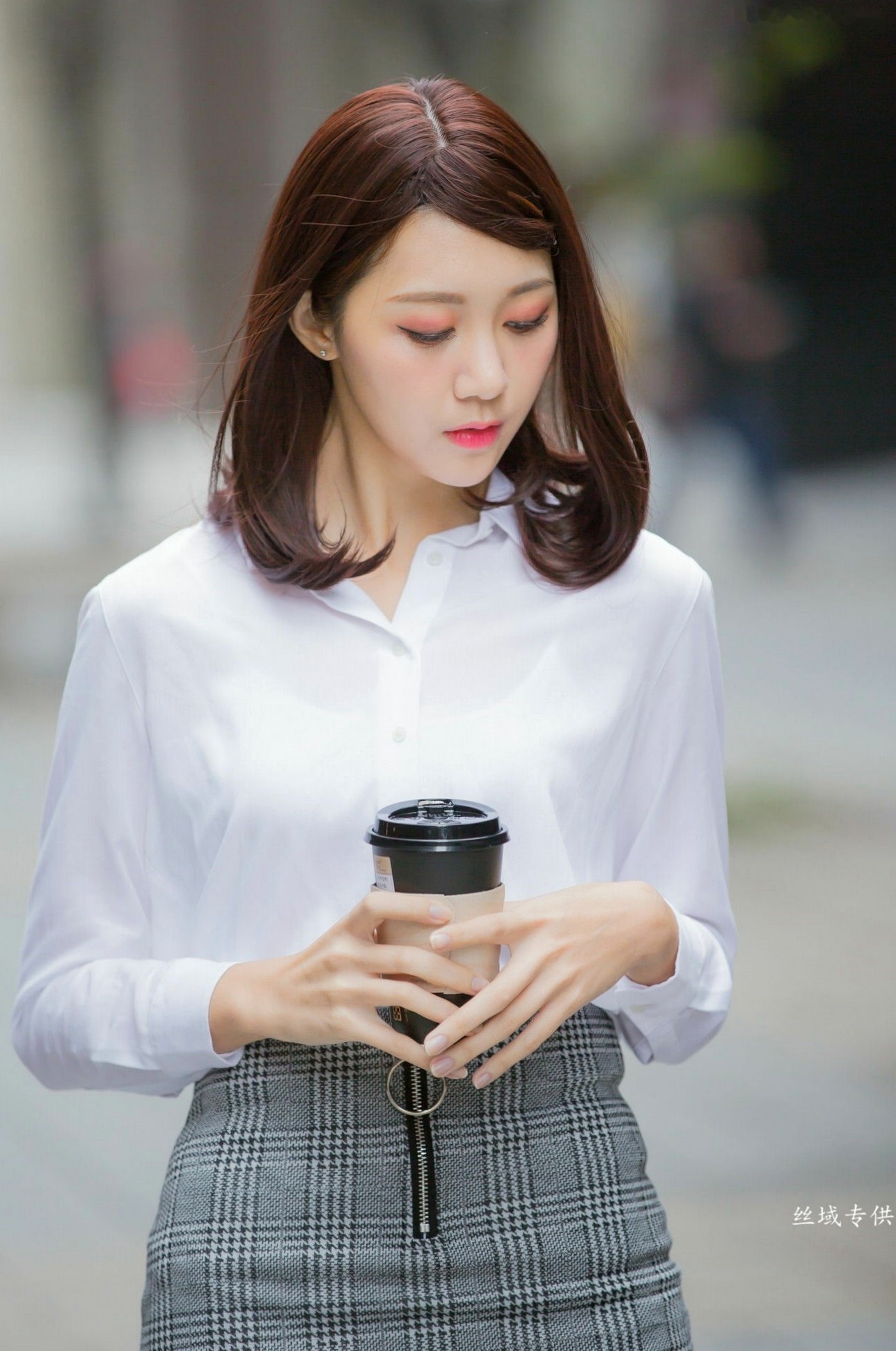 Gallery - 台湾正妹彭琁信义区职场风写真，OL制服诱惑与时尚穿搭街拍特辑台湾气质街拍女神 彭琁女神私房照_秀色女神 - image 31
