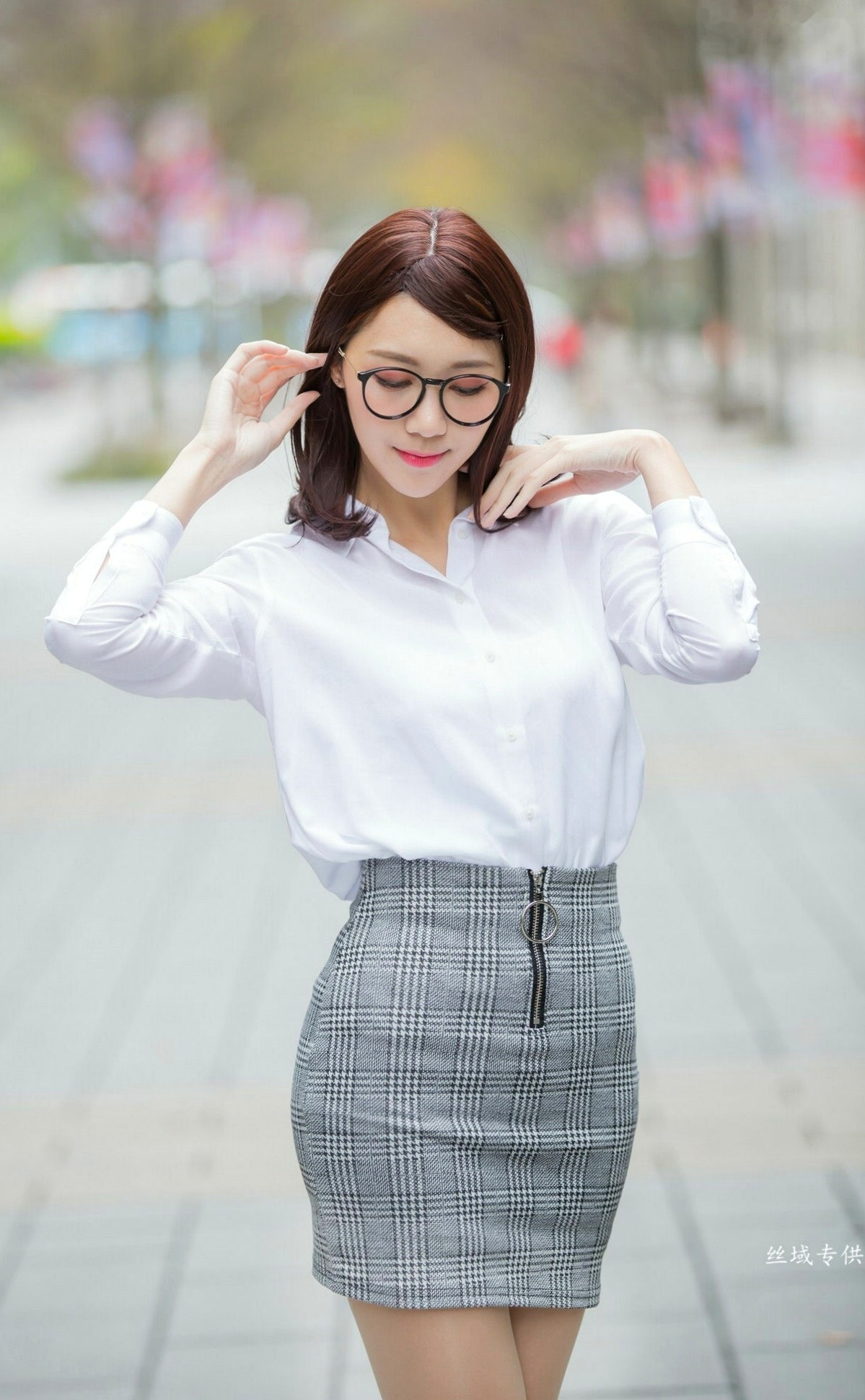 Gallery - 台湾正妹彭琁信义区职场风写真，OL制服诱惑与时尚穿搭街拍特辑台湾气质街拍女神 彭琁女神私房照_秀色女神 - image 32
