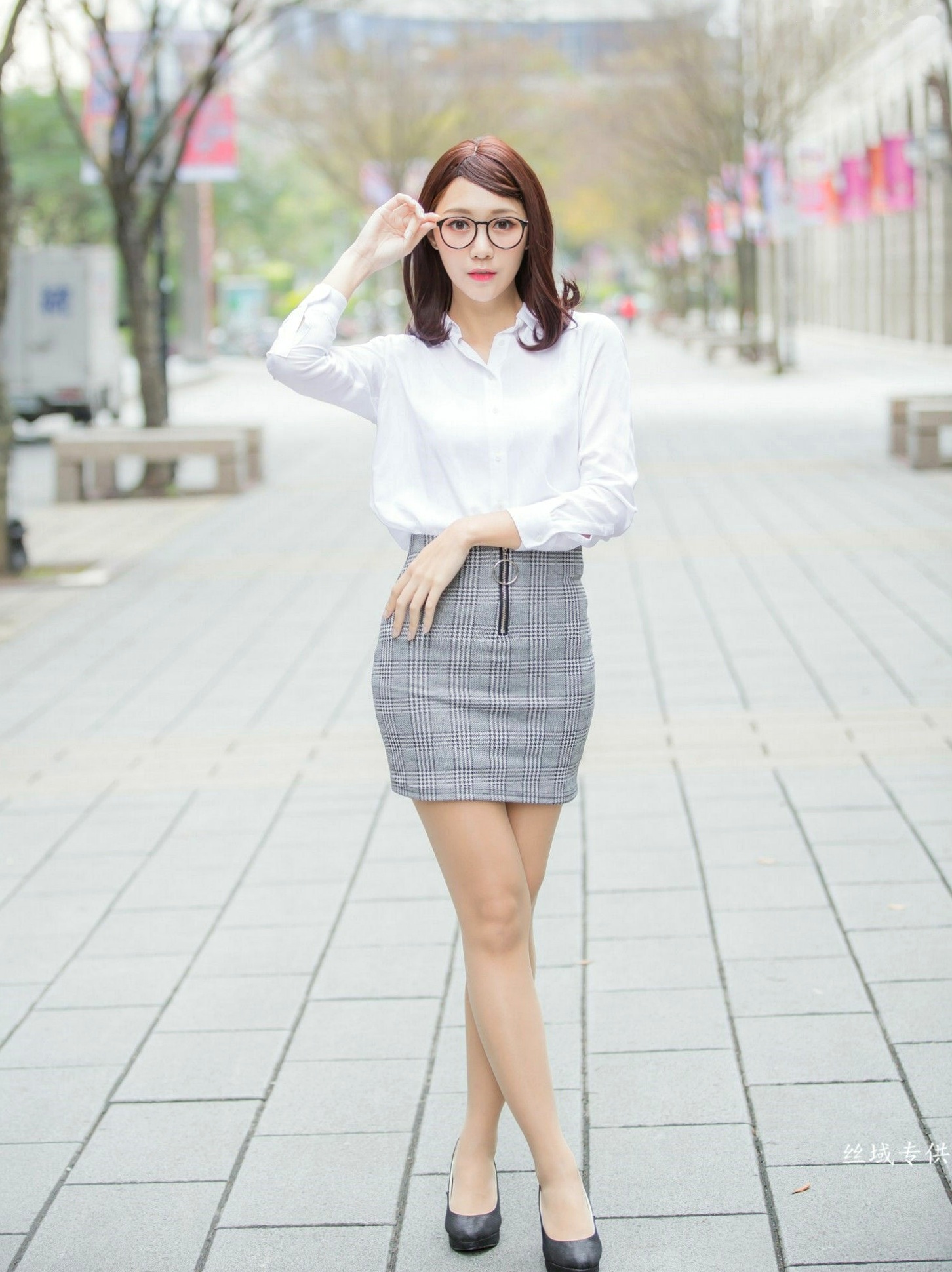 Gallery - 台湾正妹彭琁信义区职场风写真，OL制服诱惑与时尚穿搭街拍特辑台湾气质街拍女神 彭琁女神私房照_秀色女神 - image 33