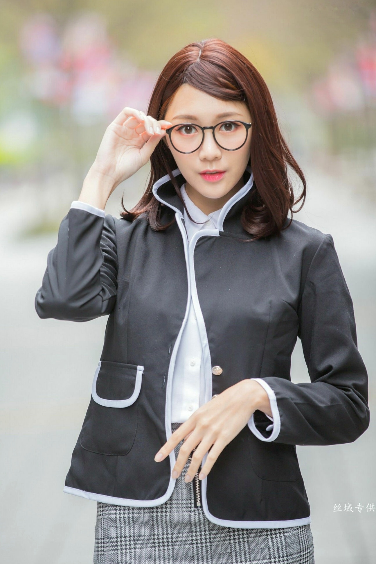 Gallery - 台湾正妹彭琁信义区职场风写真，OL制服诱惑与时尚穿搭街拍特辑台湾气质街拍女神 彭琁女神私房照_秀色女神 - image 36