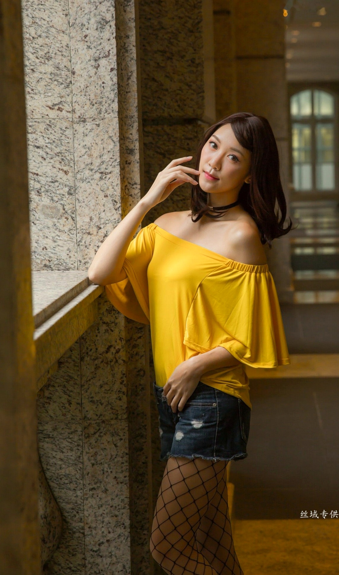 Gallery - 台湾正妹彭琁信义区职场风写真，OL制服诱惑与时尚穿搭街拍特辑台湾气质街拍女神 彭琁女神私房照_秀色女神 - image 47