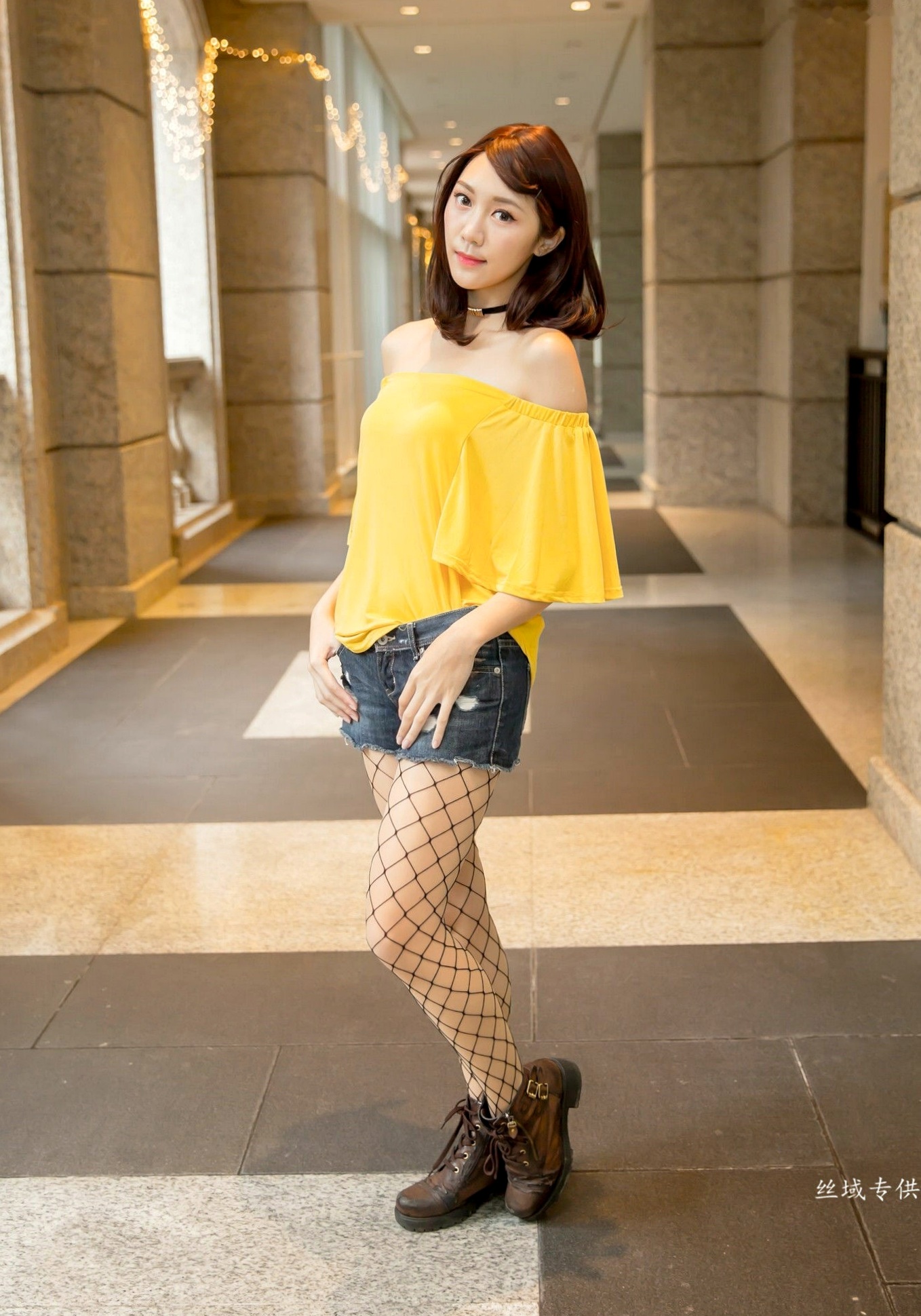 Gallery - 台湾正妹彭琁信义区职场风写真，OL制服诱惑与时尚穿搭街拍特辑台湾气质街拍女神 彭琁女神私房照_秀色女神 - image 50