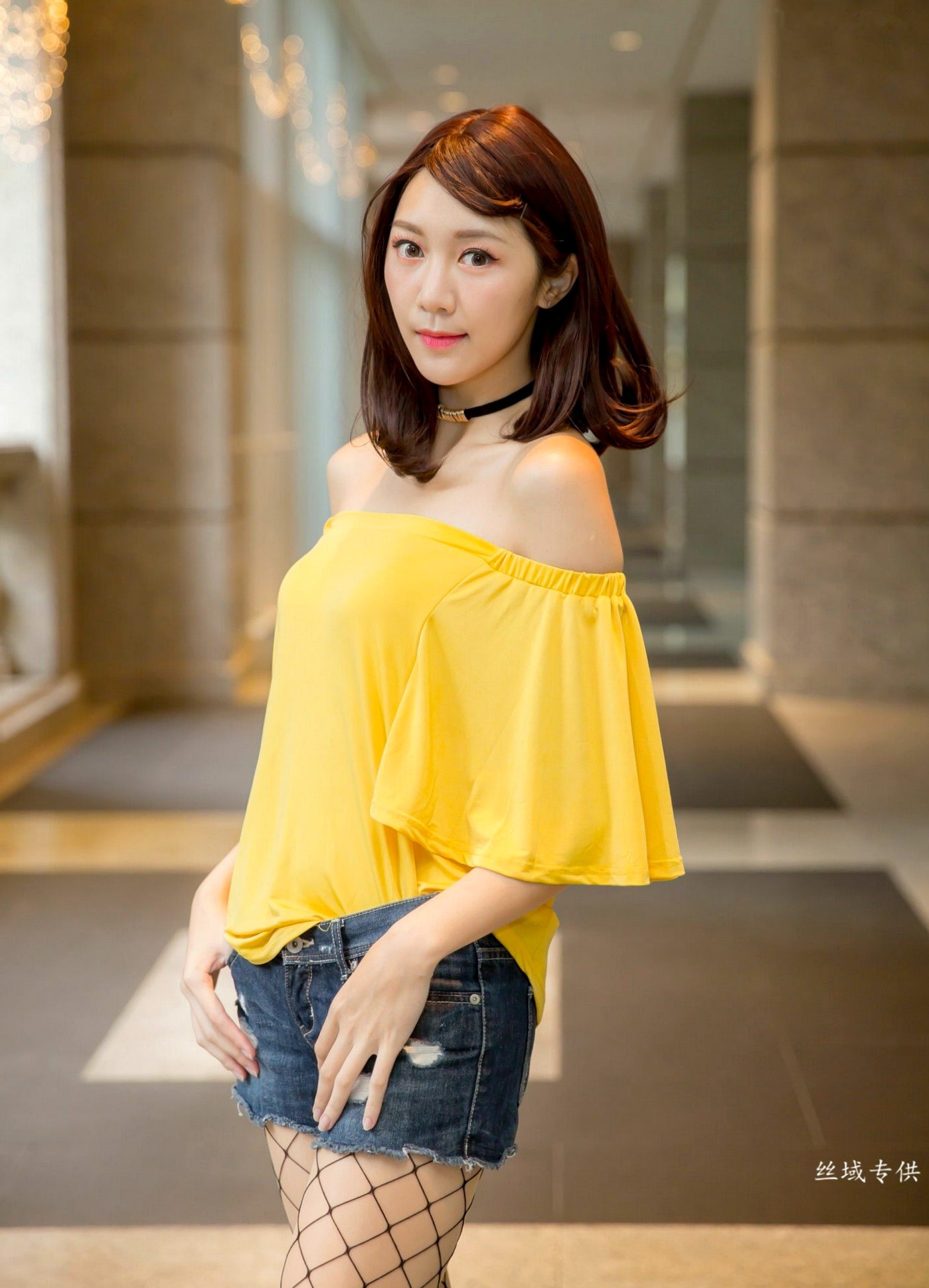 Gallery - 台湾正妹彭琁信义区职场风写真，OL制服诱惑与时尚穿搭街拍特辑台湾气质街拍女神 彭琁女神私房照_秀色女神 - image 51