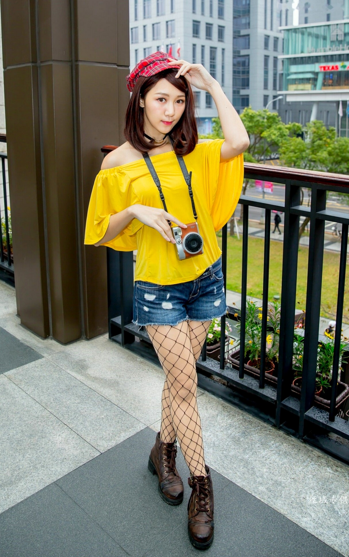 Gallery - 台湾正妹彭琁信义区职场风写真，OL制服诱惑与时尚穿搭街拍特辑台湾气质街拍女神 彭琁女神私房照_秀色女神 - image 56
