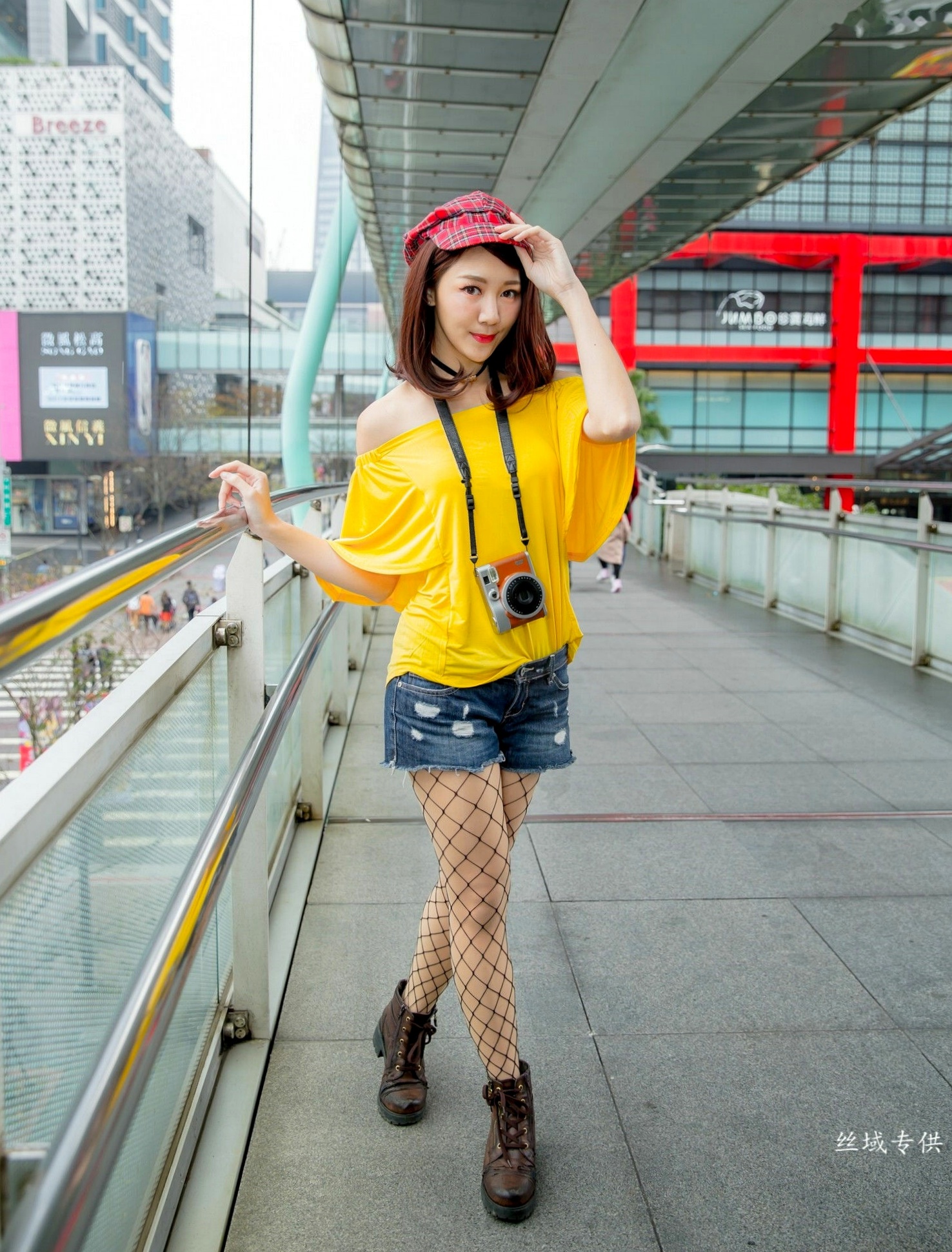 Gallery - 台湾正妹彭琁信义区职场风写真，OL制服诱惑与时尚穿搭街拍特辑台湾气质街拍女神 彭琁女神私房照_秀色女神 - image 63