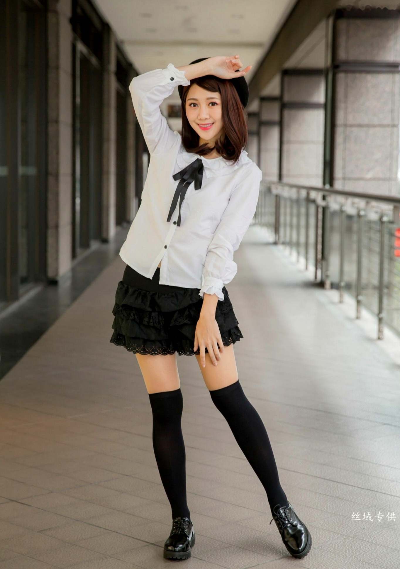 Gallery - 台湾正妹彭琁信义区职场风写真，OL制服诱惑与时尚穿搭街拍特辑台湾气质街拍女神 彭琁女神私房照_秀色女神 - image 75