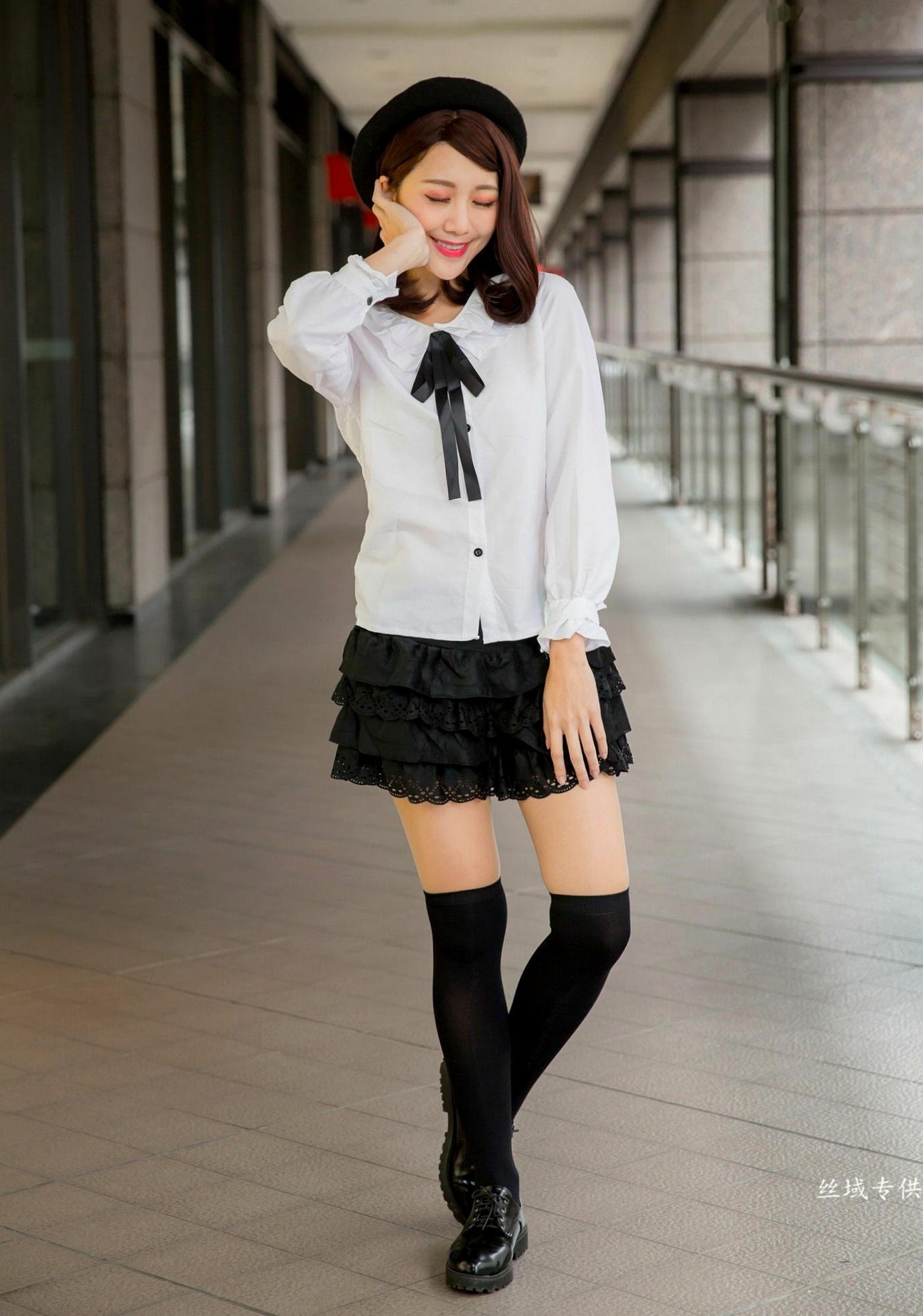 Gallery - 台湾正妹彭琁信义区职场风写真，OL制服诱惑与时尚穿搭街拍特辑台湾气质街拍女神 彭琁女神私房照_秀色女神 - image 82