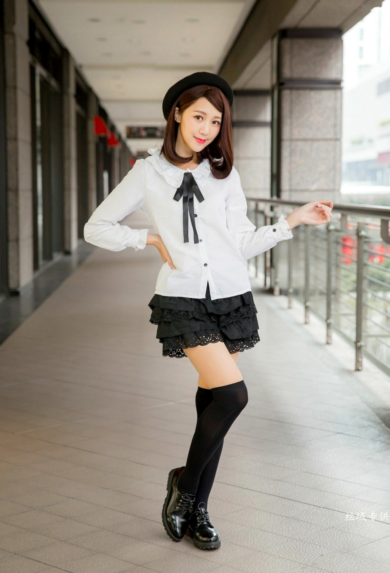 Gallery - 台湾正妹彭琁信义区职场风写真，OL制服诱惑与时尚穿搭街拍特辑台湾气质街拍女神 彭琁女神私房照_秀色女神 - image 84