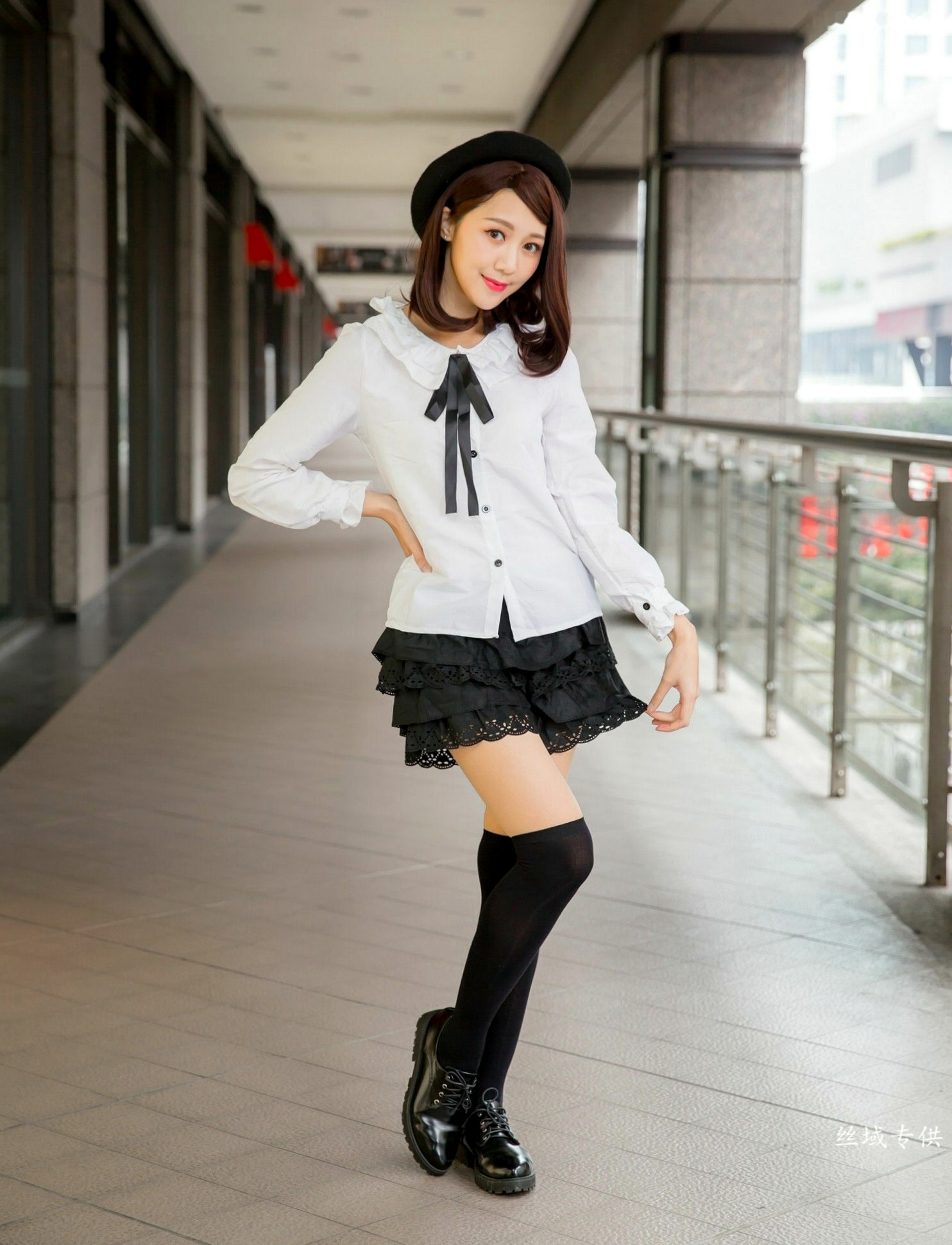 Gallery - 台湾正妹彭琁信义区职场风写真，OL制服诱惑与时尚穿搭街拍特辑台湾气质街拍女神 彭琁女神私房照_秀色女神 - image 85
