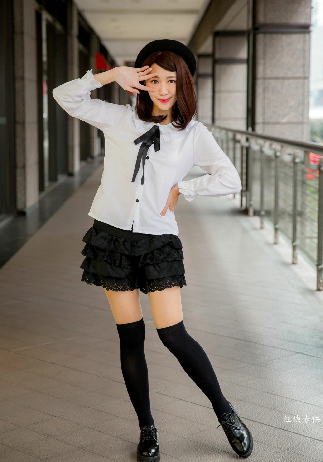 Gallery - 台湾正妹彭琁信义区职场风写真，OL制服诱惑与时尚穿搭街拍特辑台湾气质街拍女神 彭琁女神私房照_秀色女神 - image 87
