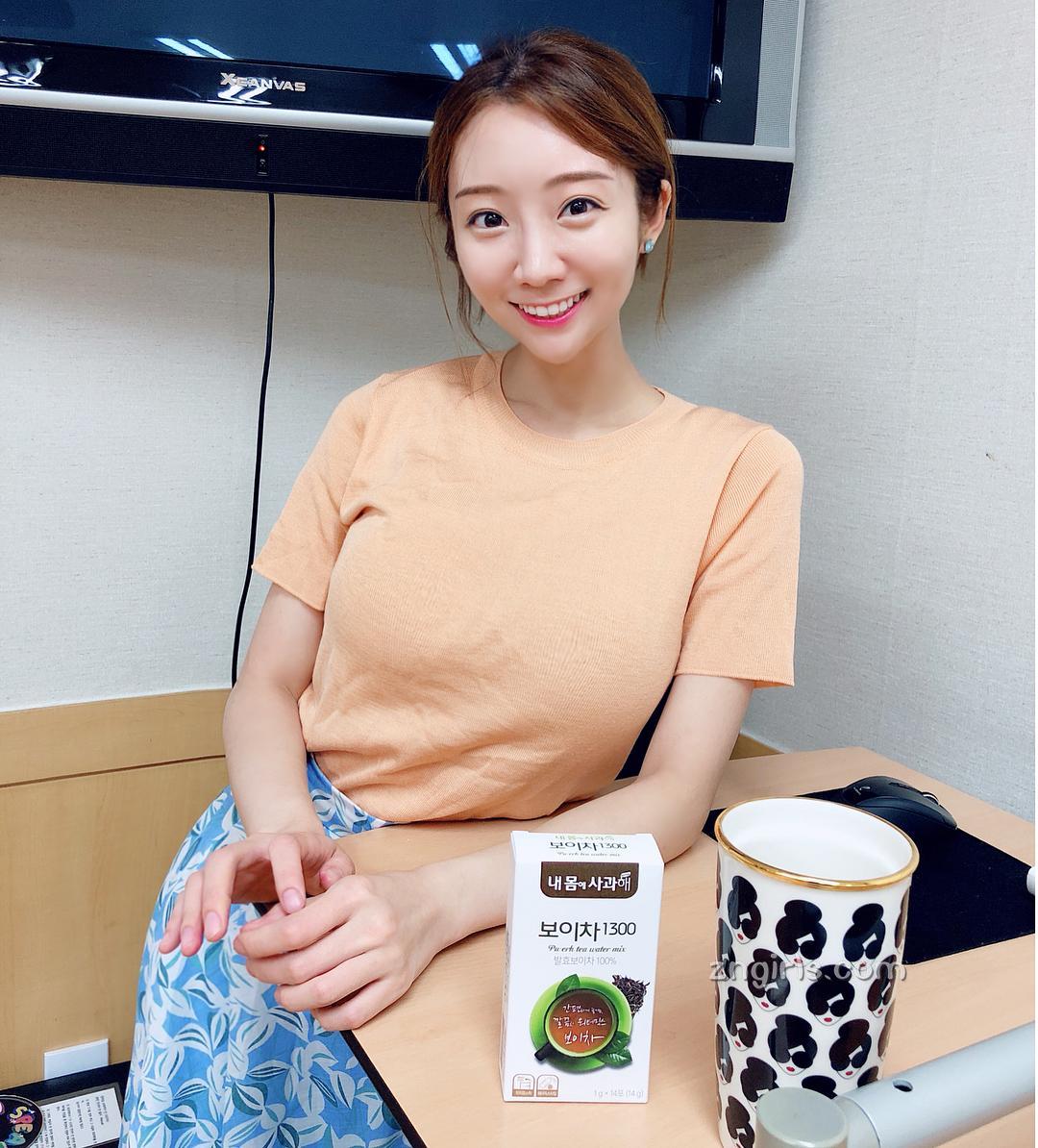 박유진- 英文老师「胸前一条缝」