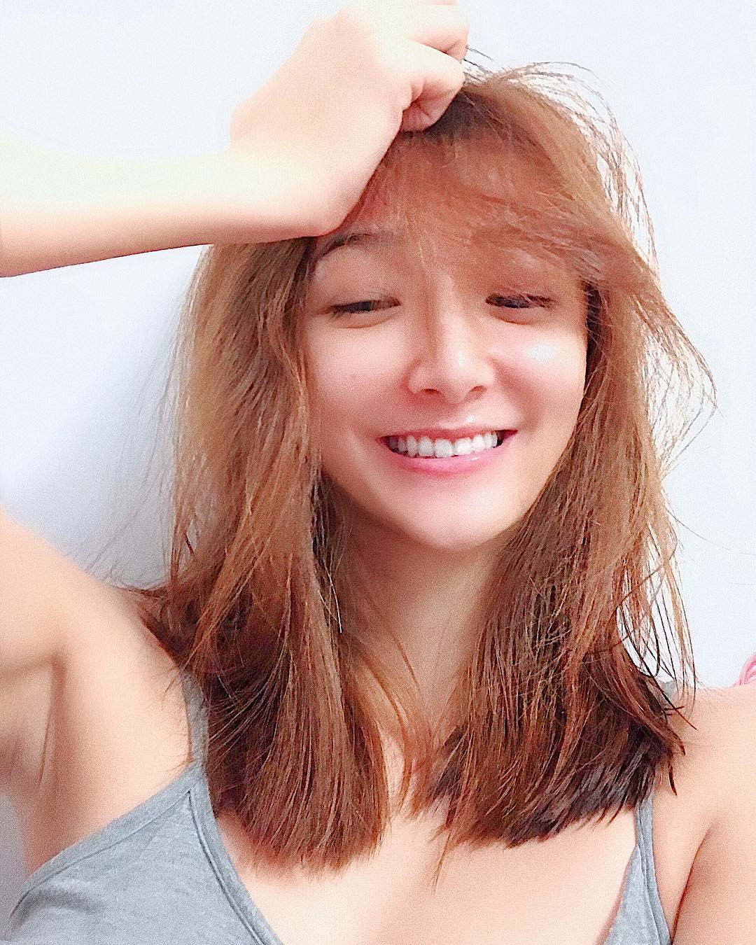 正妹江晏宁浮潜抓海胆，泳装太美网友分心
