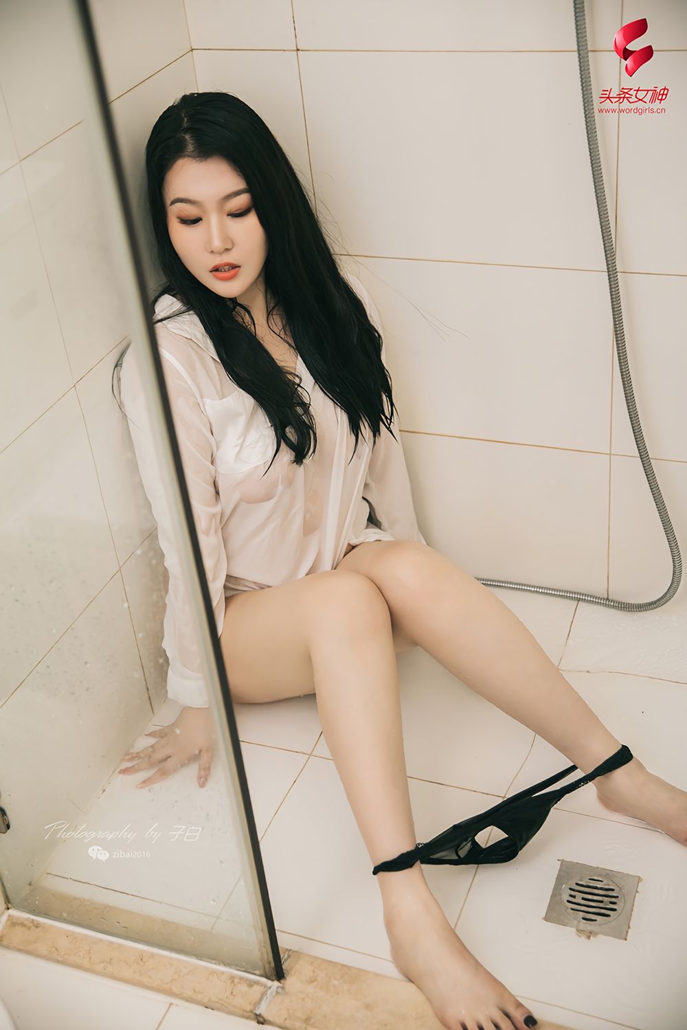 [TouTiao头条女神]高清写真图 2019.06.25 一组成熟风的性感写真