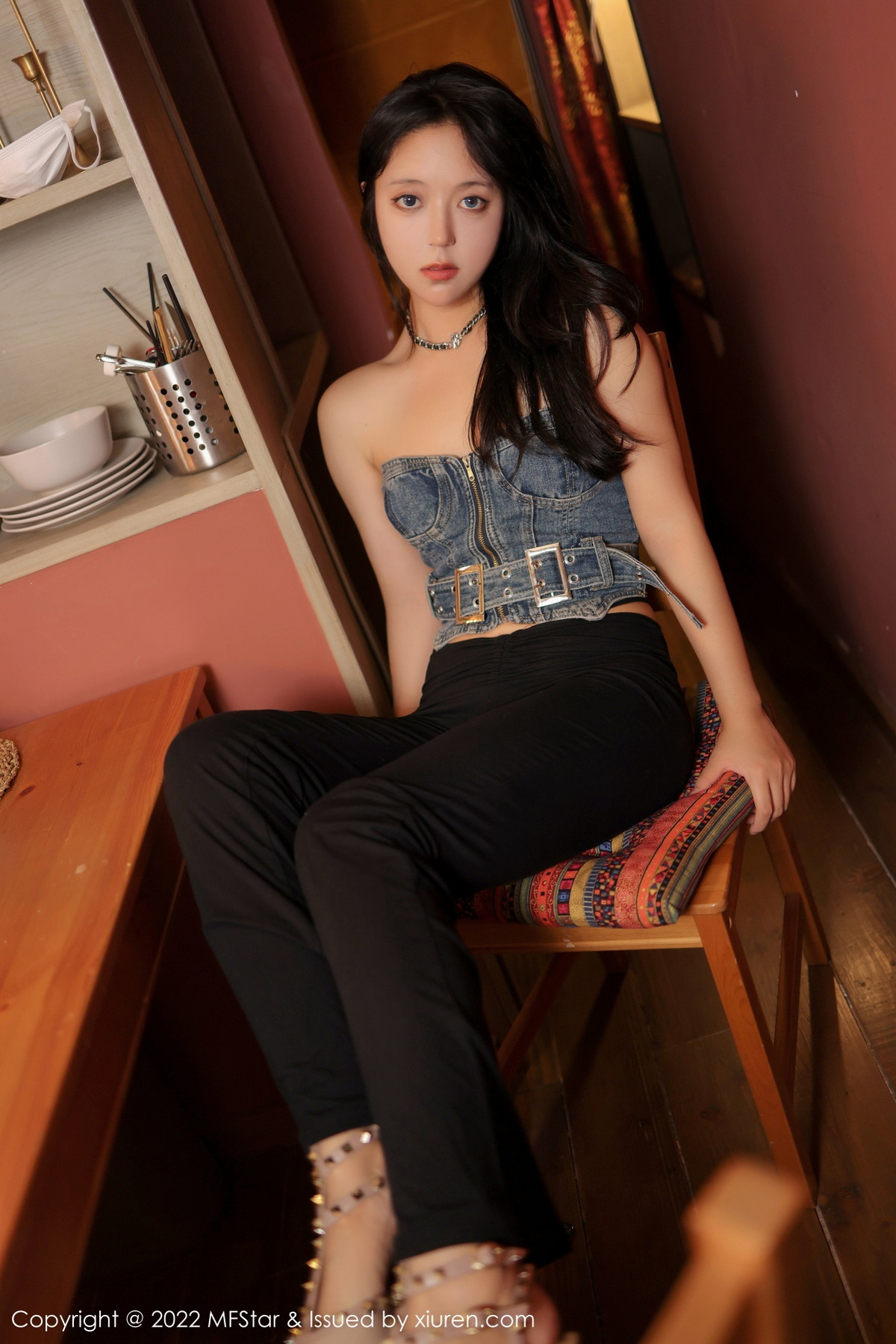 [MFStar]高清写真图 2022.11.11 VOL.575 露露luncy 美臀丰腴