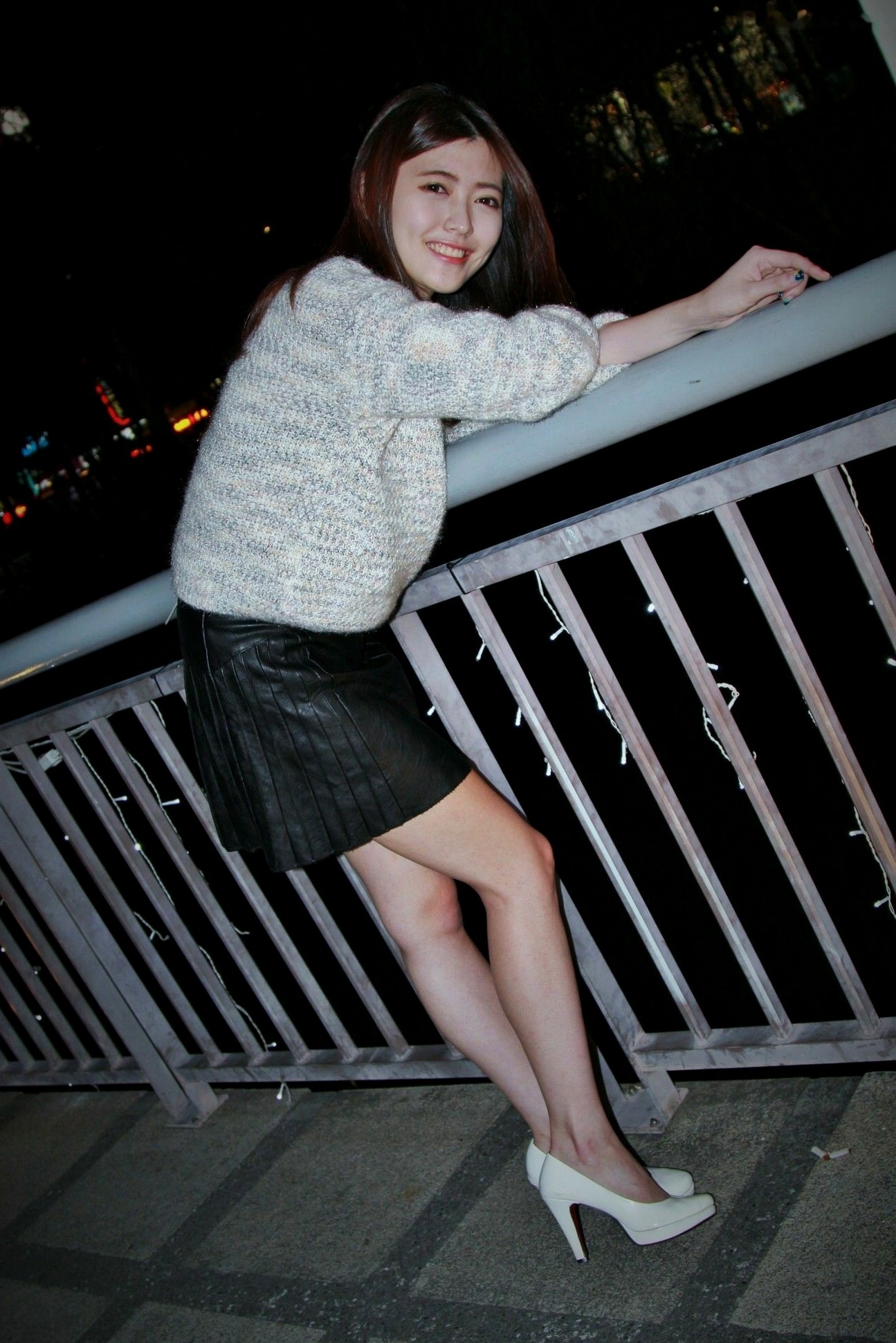 Gallery - 台湾正妹黄品瑄《板桥耶诞城夜拍》圣诞装束与冬日街拍美腿写真集台湾户外街拍美腿清新 薛薛Brindy女神私房照_秀色女神 - image 1