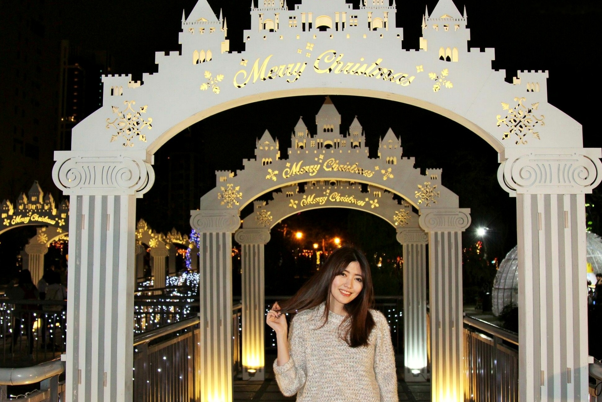 Gallery - 台湾正妹黄品瑄《板桥耶诞城夜拍》圣诞装束与冬日街拍美腿写真集台湾户外街拍美腿清新 薛薛Brindy女神私房照_秀色女神 - image 5
