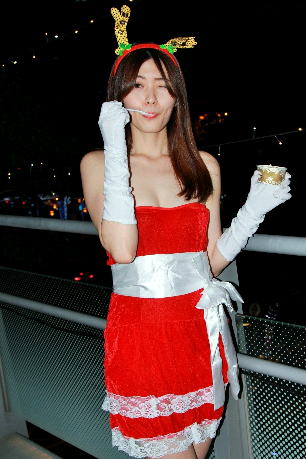 Gallery - 台湾正妹黄品瑄《板桥耶诞城夜拍》圣诞装束与冬日街拍美腿写真集台湾户外街拍美腿清新 薛薛Brindy女神私房照_秀色女神 - image 11