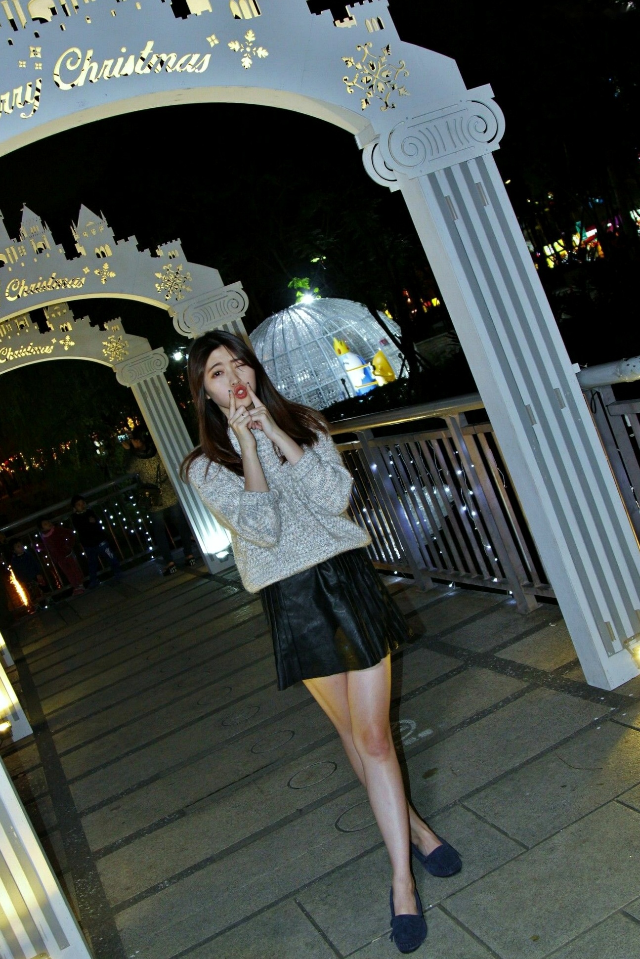 Gallery - 台湾正妹黄品瑄《板桥耶诞城夜拍》圣诞装束与冬日街拍美腿写真集台湾户外街拍美腿清新 薛薛Brindy女神私房照_秀色女神 - image 13