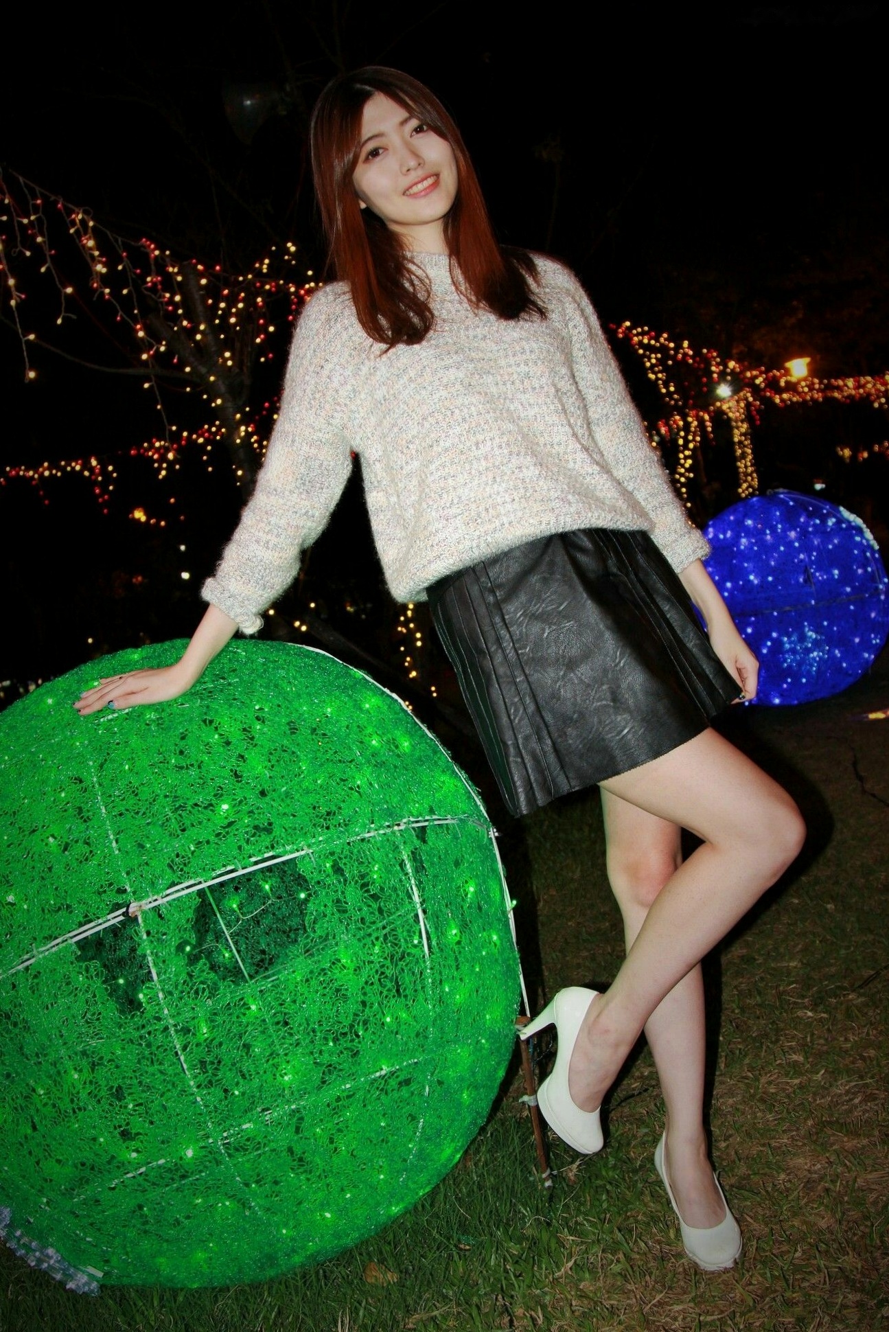 Gallery - 台湾正妹黄品瑄《板桥耶诞城夜拍》圣诞装束与冬日街拍美腿写真集台湾户外街拍美腿清新 薛薛Brindy女神私房照_秀色女神 - image 15