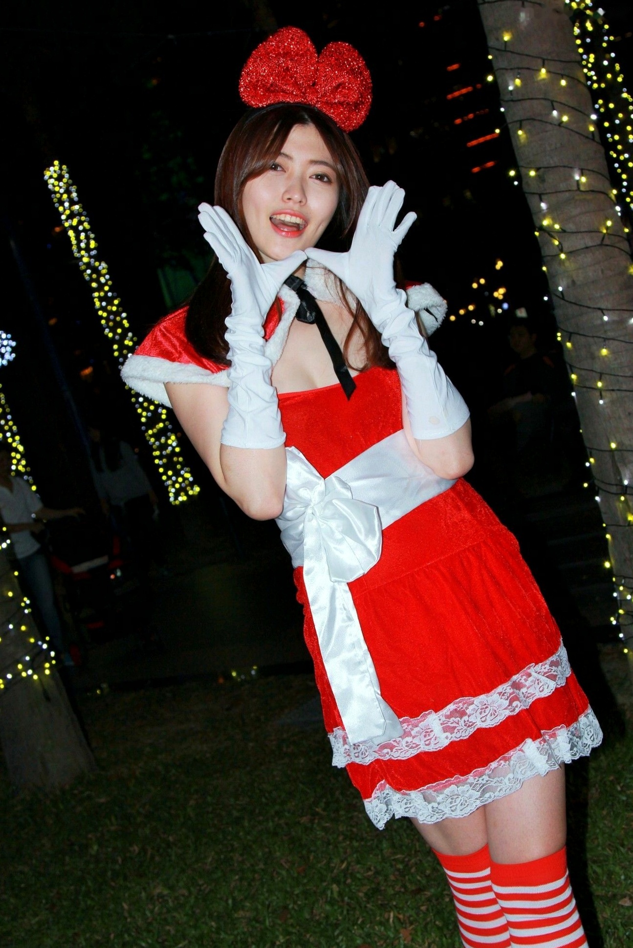 Gallery - 台湾正妹黄品瑄《板桥耶诞城夜拍》圣诞装束与冬日街拍美腿写真集台湾户外街拍美腿清新 薛薛Brindy女神私房照_秀色女神 - image 17