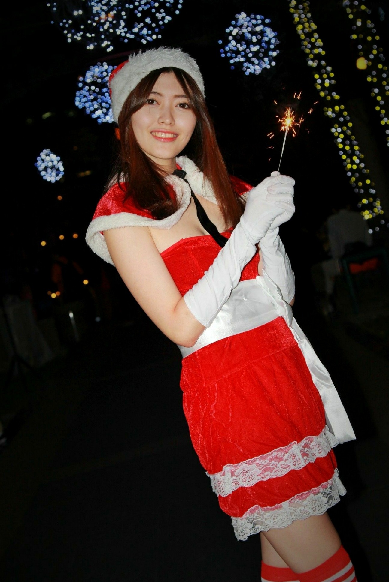 Gallery - 台湾正妹黄品瑄《板桥耶诞城夜拍》圣诞装束与冬日街拍美腿写真集台湾户外街拍美腿清新 薛薛Brindy女神私房照_秀色女神 - image 18