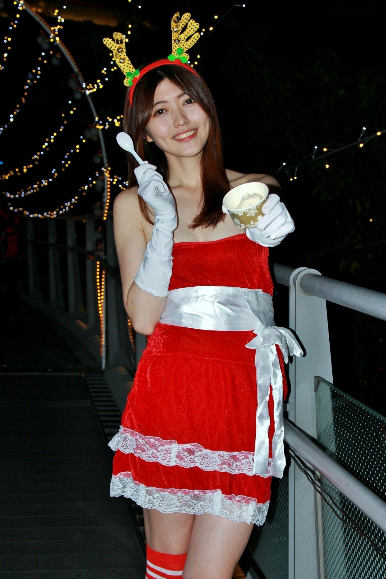 Gallery - 台湾正妹黄品瑄《板桥耶诞城夜拍》圣诞装束与冬日街拍美腿写真集台湾户外街拍美腿清新 薛薛Brindy女神私房照_秀色女神 - image 20