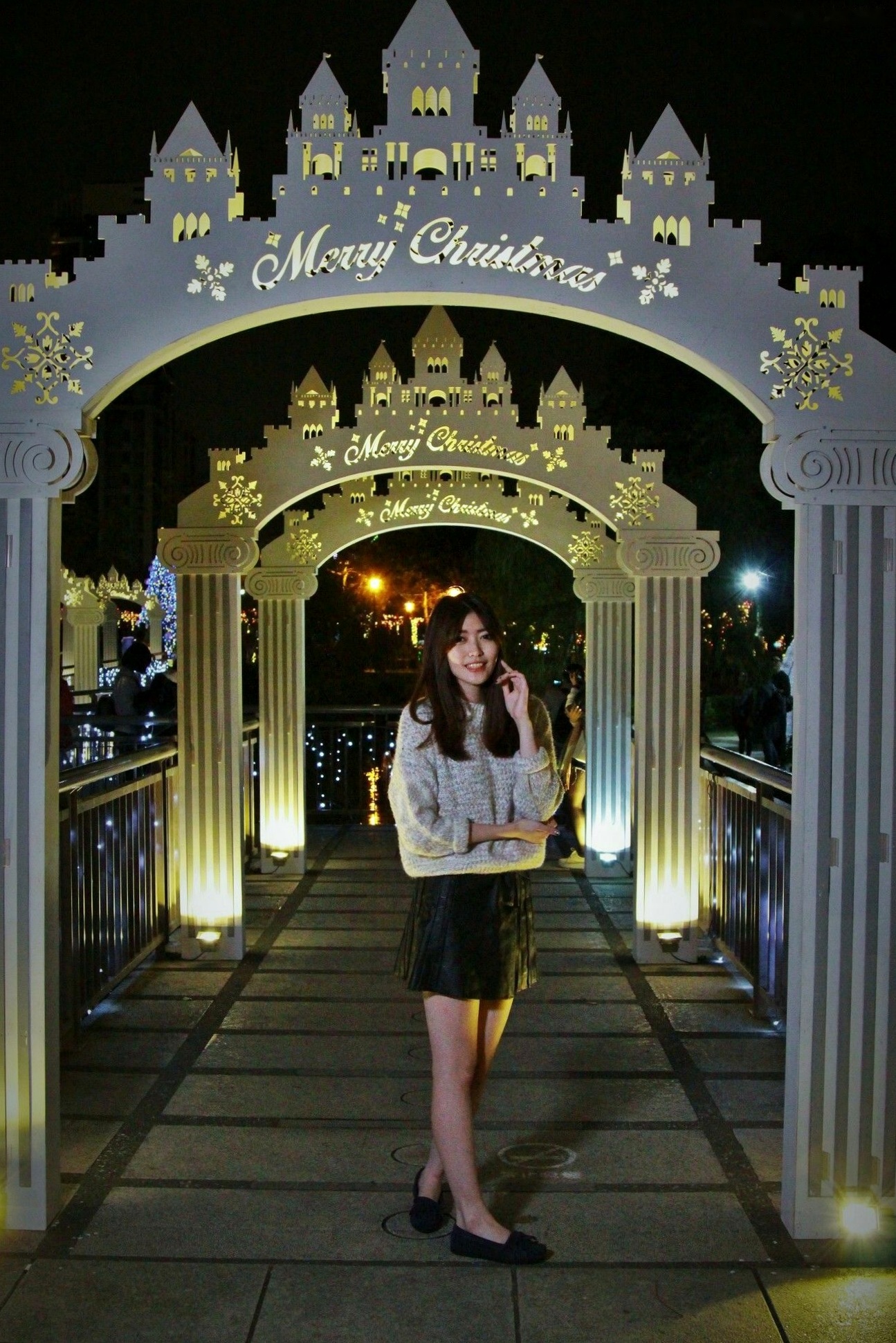 Gallery - 台湾正妹黄品瑄《板桥耶诞城夜拍》圣诞装束与冬日街拍美腿写真集台湾户外街拍美腿清新 薛薛Brindy女神私房照_秀色女神 - image 22