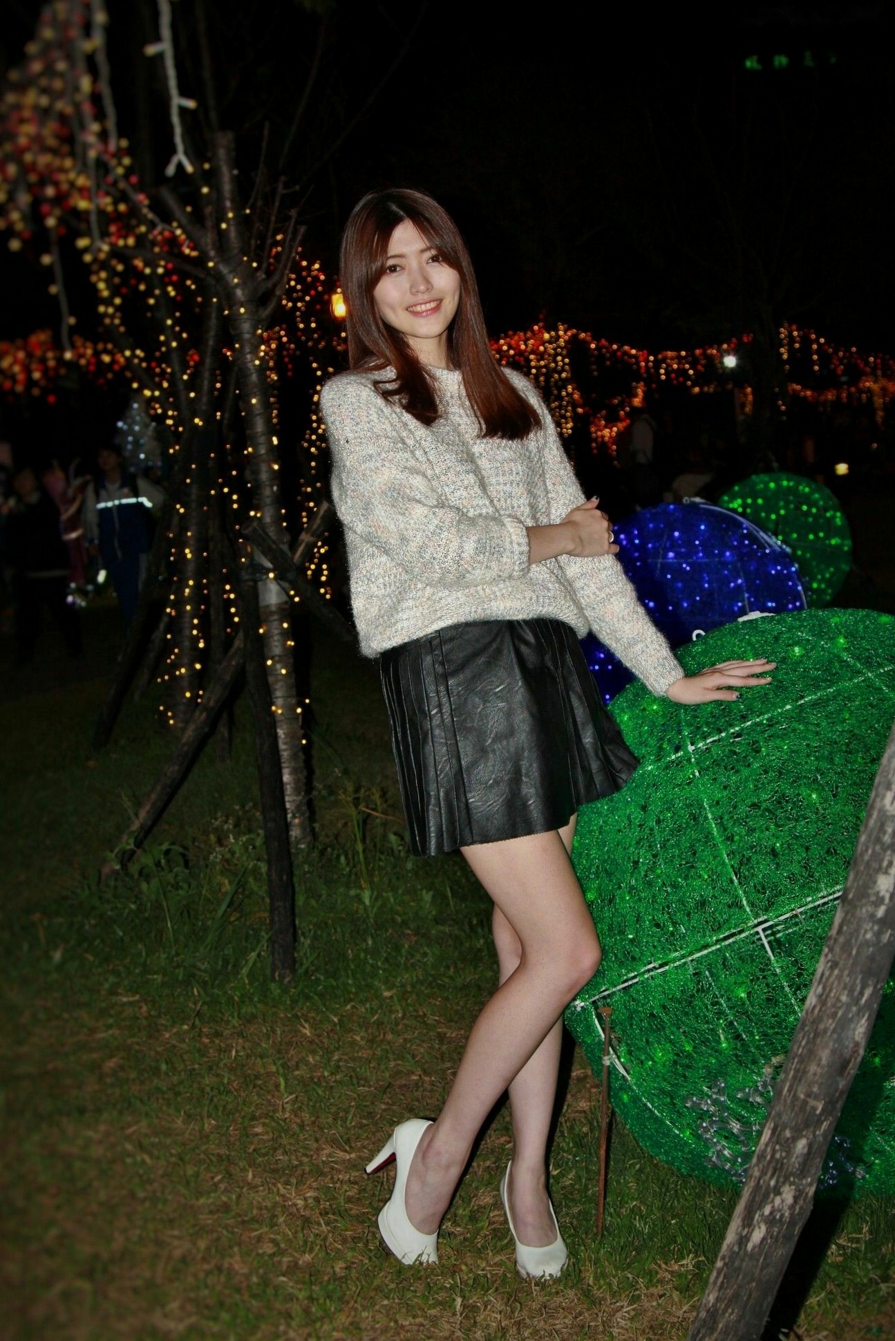 Gallery - 台湾正妹黄品瑄《板桥耶诞城夜拍》圣诞装束与冬日街拍美腿写真集台湾户外街拍美腿清新 薛薛Brindy女神私房照_秀色女神 - image 46