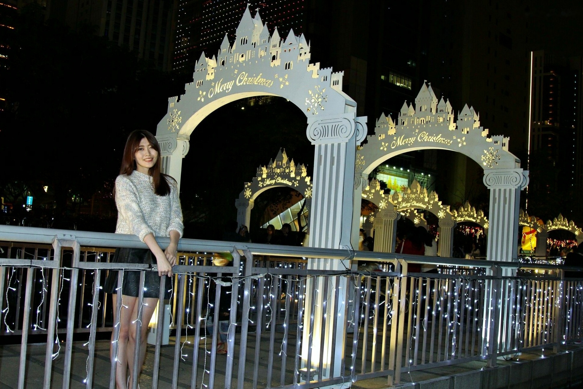 Gallery - 台湾正妹黄品瑄《板桥耶诞城夜拍》圣诞装束与冬日街拍美腿写真集台湾户外街拍美腿清新 薛薛Brindy女神私房照_秀色女神 - image 58