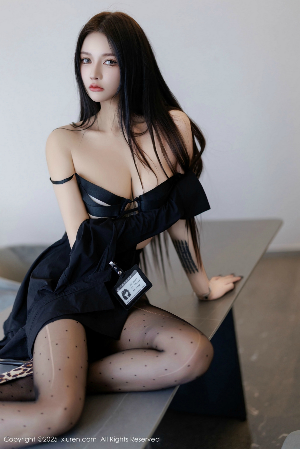 [XiuRen]高清写真图 2025.03.05 No.9969 娜比 黑丝美腿