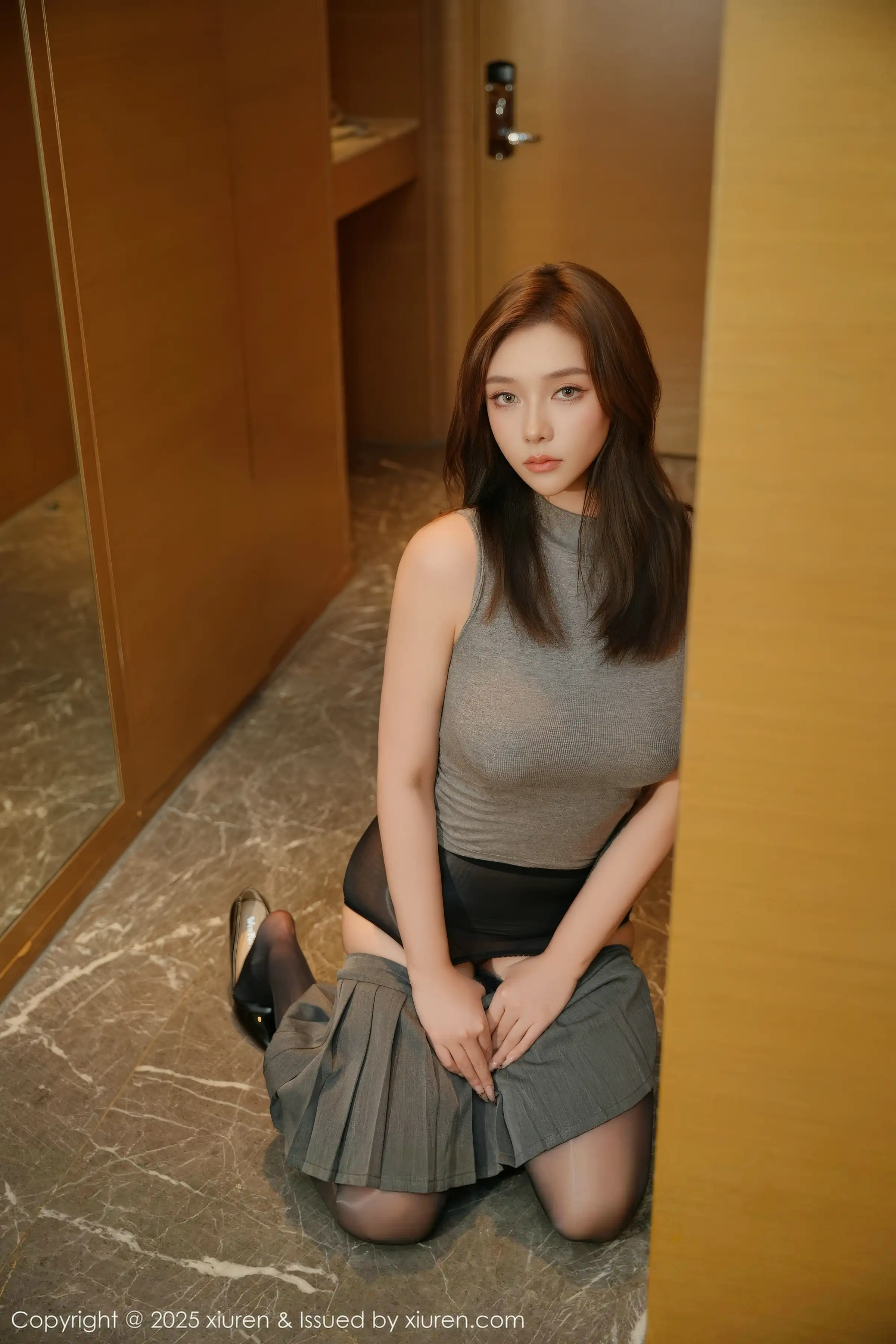 [XiuRen]高清写真图 2025.12.17 No.11118 娜比 闪亮黑丝吊袜