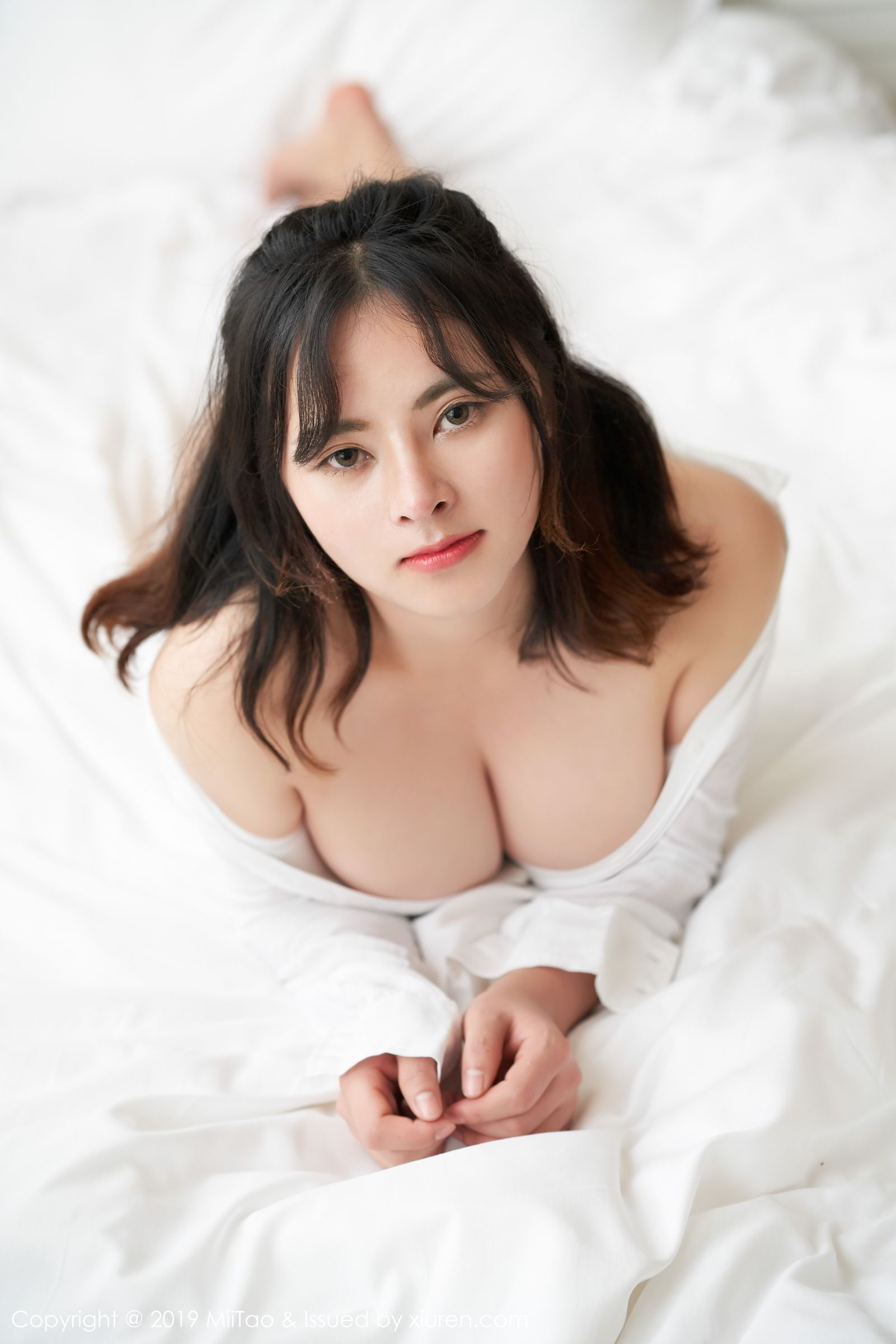 天然甜美妹子静香 童颜欧派真空上阵