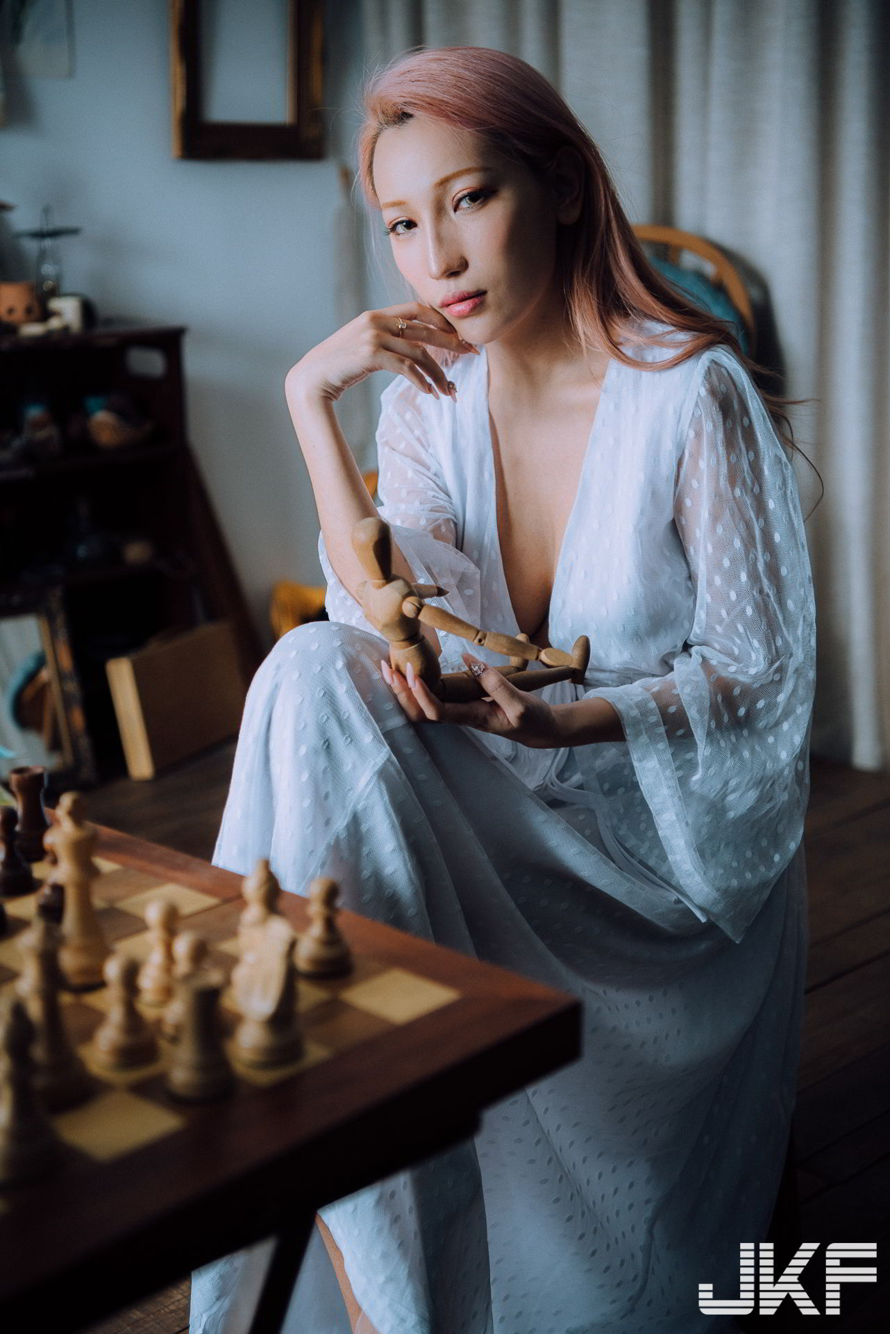让人完全无法专心上课的火辣G罩杯辣师「34G Coco」美术班开课！
