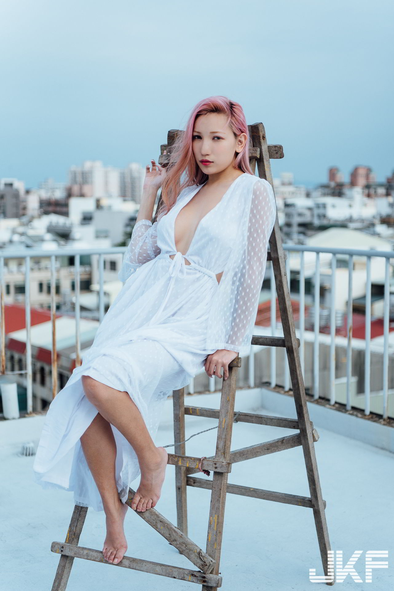 让人完全无法专心上课的火辣G罩杯辣师「34G Coco」美术班开课！