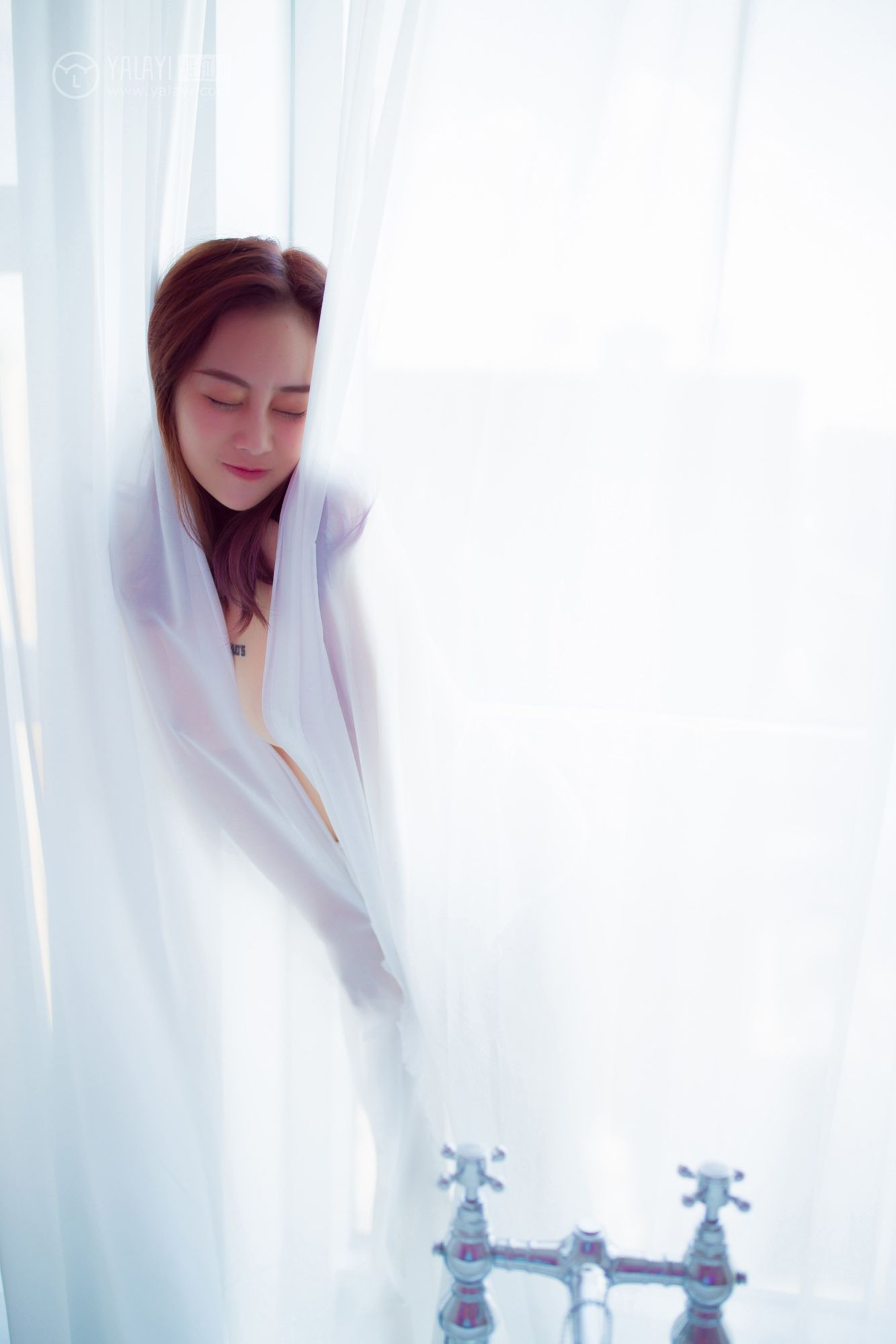 [YALAYI雅拉伊]高清写真图 2018.10.25 No.098 洁白的你 香香橙子