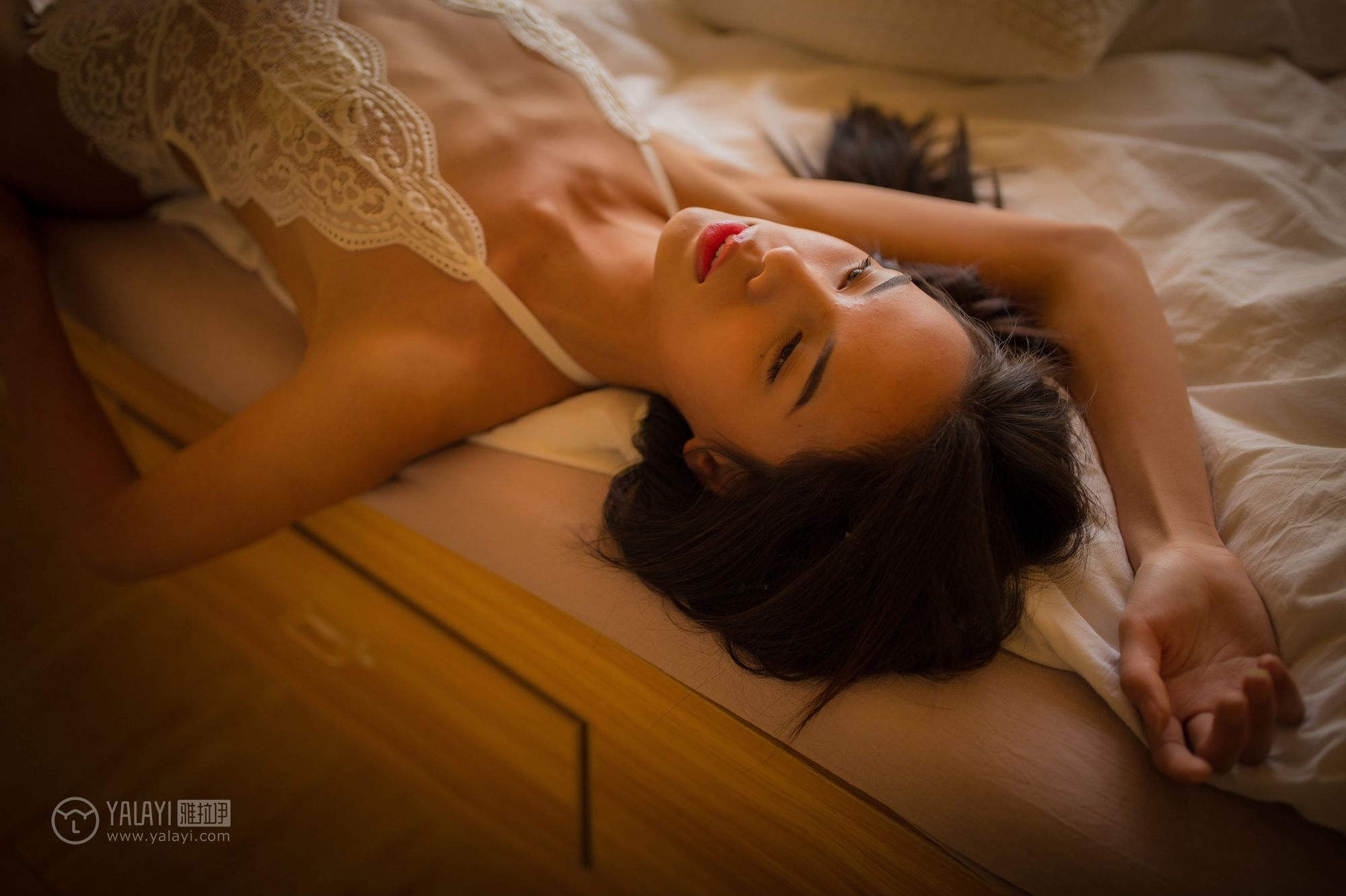 [YALAYI雅拉伊]高清写真图 2018.12.12 No.142 情迷爱人 Regina